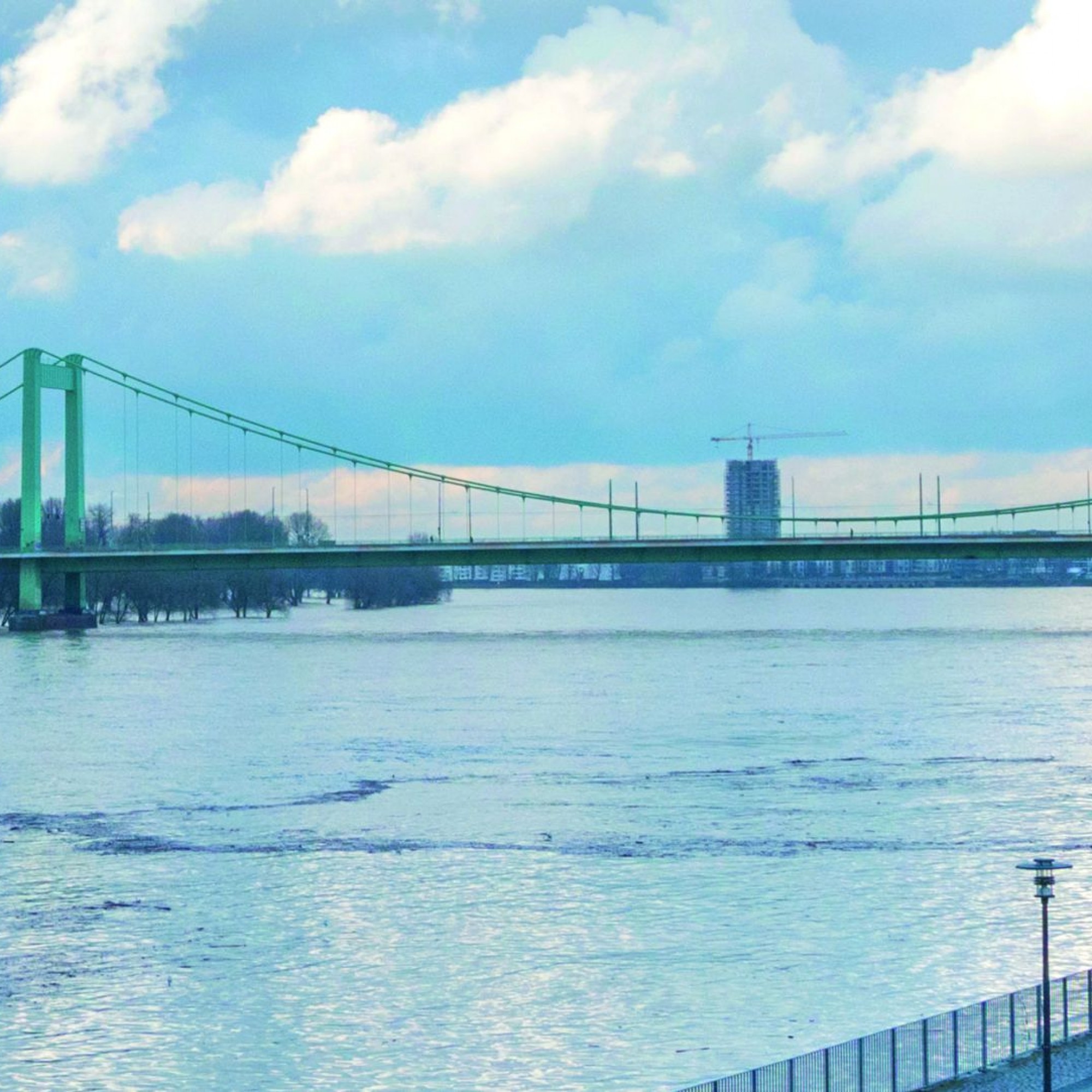 Die Mühlheimer Brücke im Norden von Köln wird von Implenia von Grund auf in Stand gesetzt.