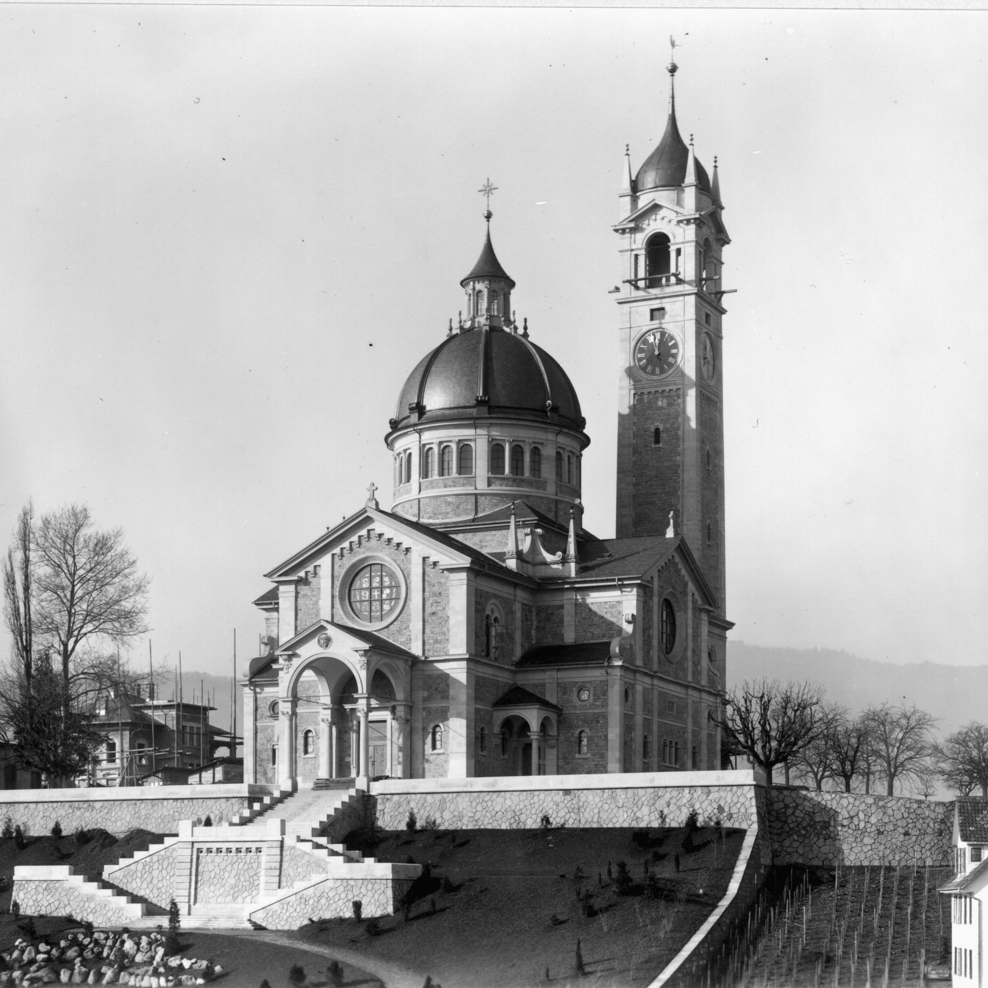 Die Kirche Enge im gleichnamigen Stadtquartier um 1900 in Zürich.