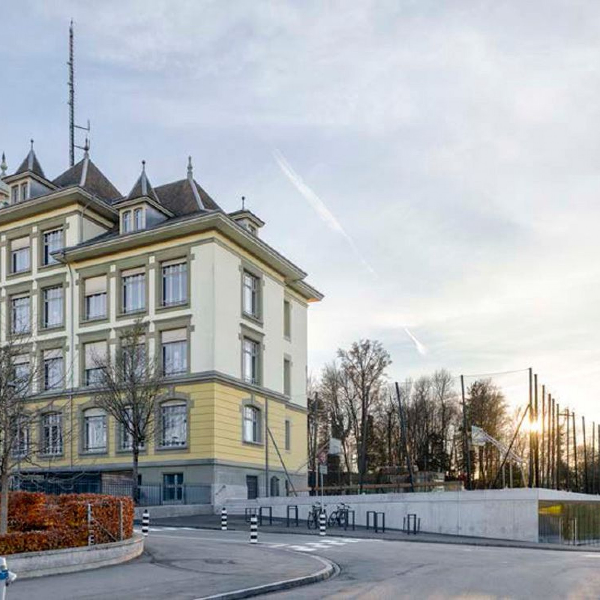 Das Dach der neuen Doppelturnhalle dient als Allwetterplatz.