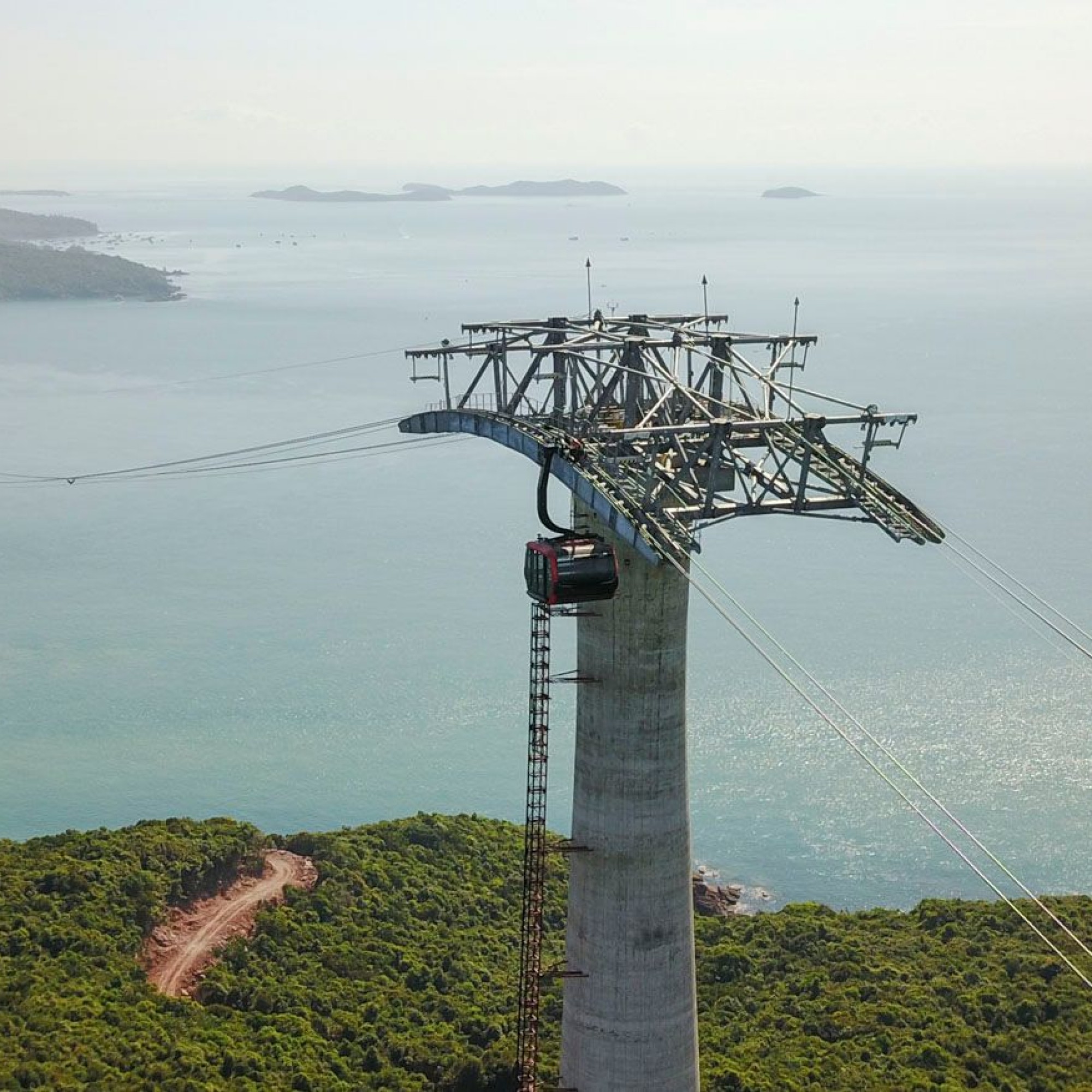 Die Stützen sind bis zu 164 Meter hoch.