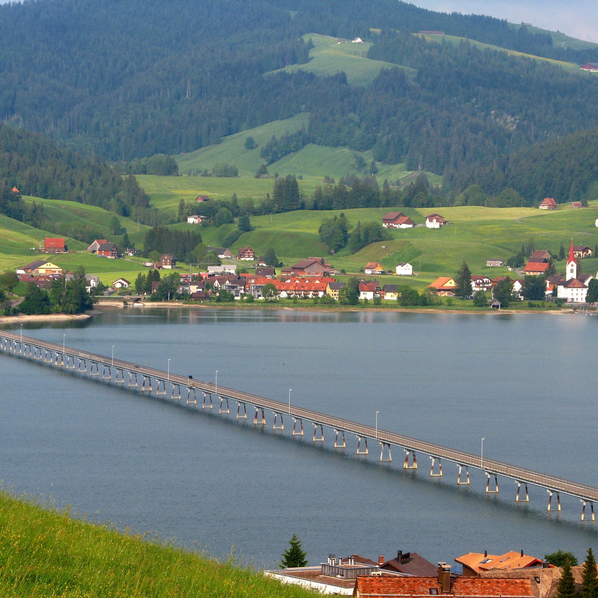 Viadukt über den Sihlsee bei Willerzell.