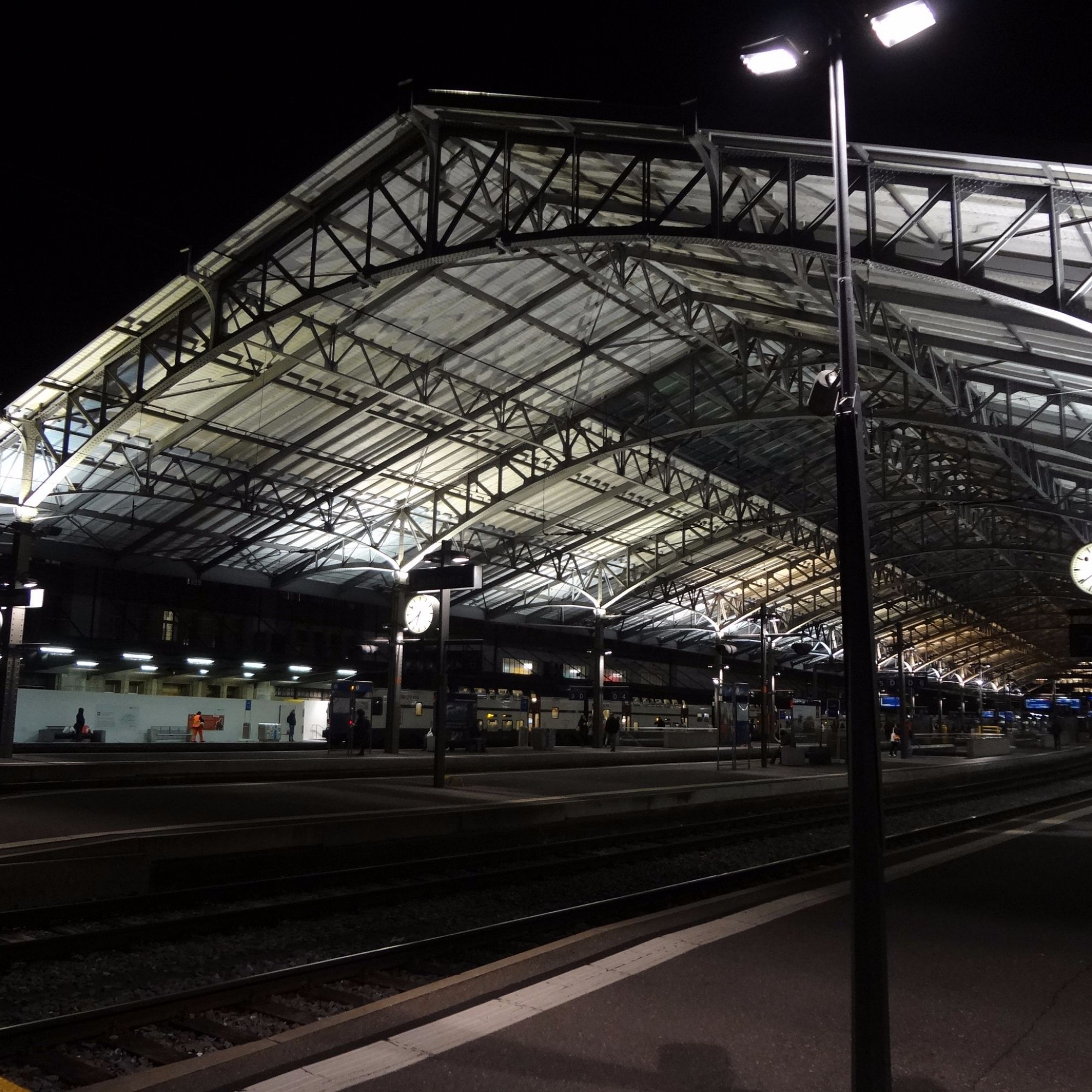 Die heutige Überdachung des Lausanner Bahnhofs wurde 1912 fertiggestellt.