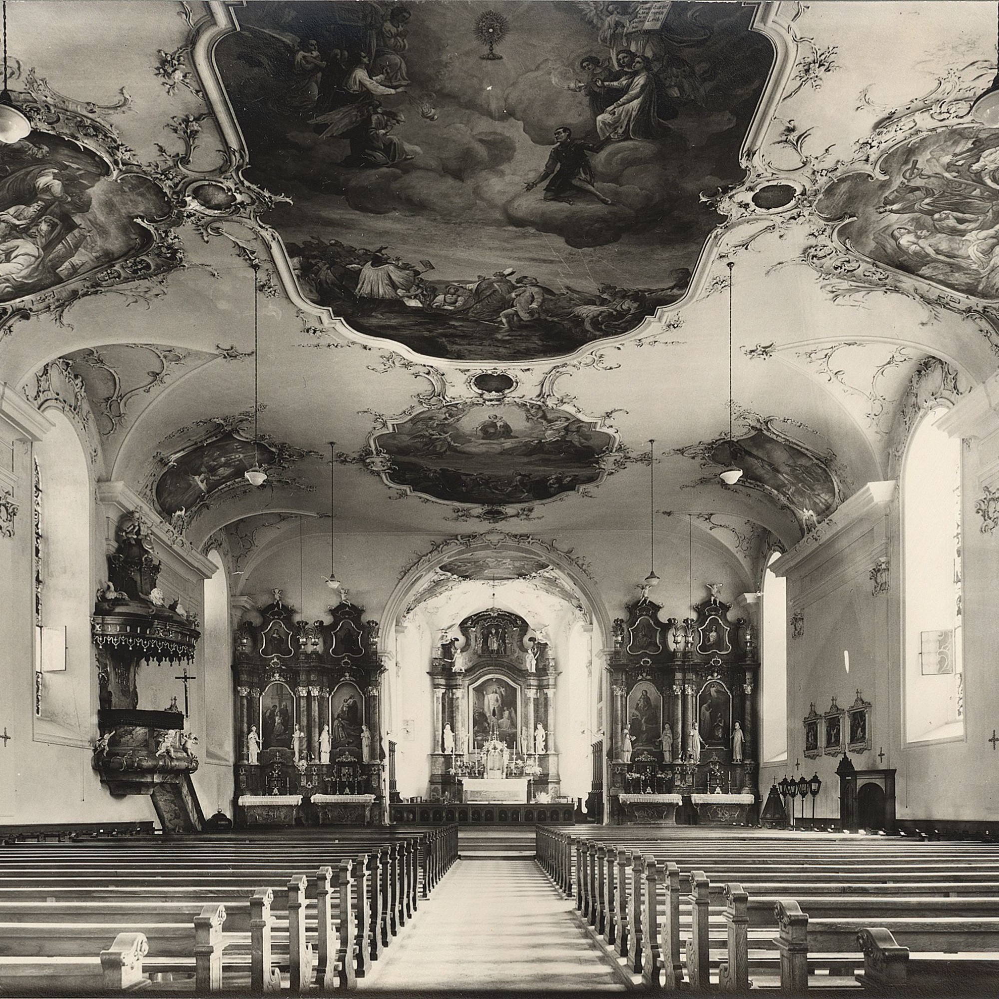 In der Kirche St. Martin in Baar, herrschte um 1930 wohl nicht die gleiche Luft, wie man sie heute kennt.