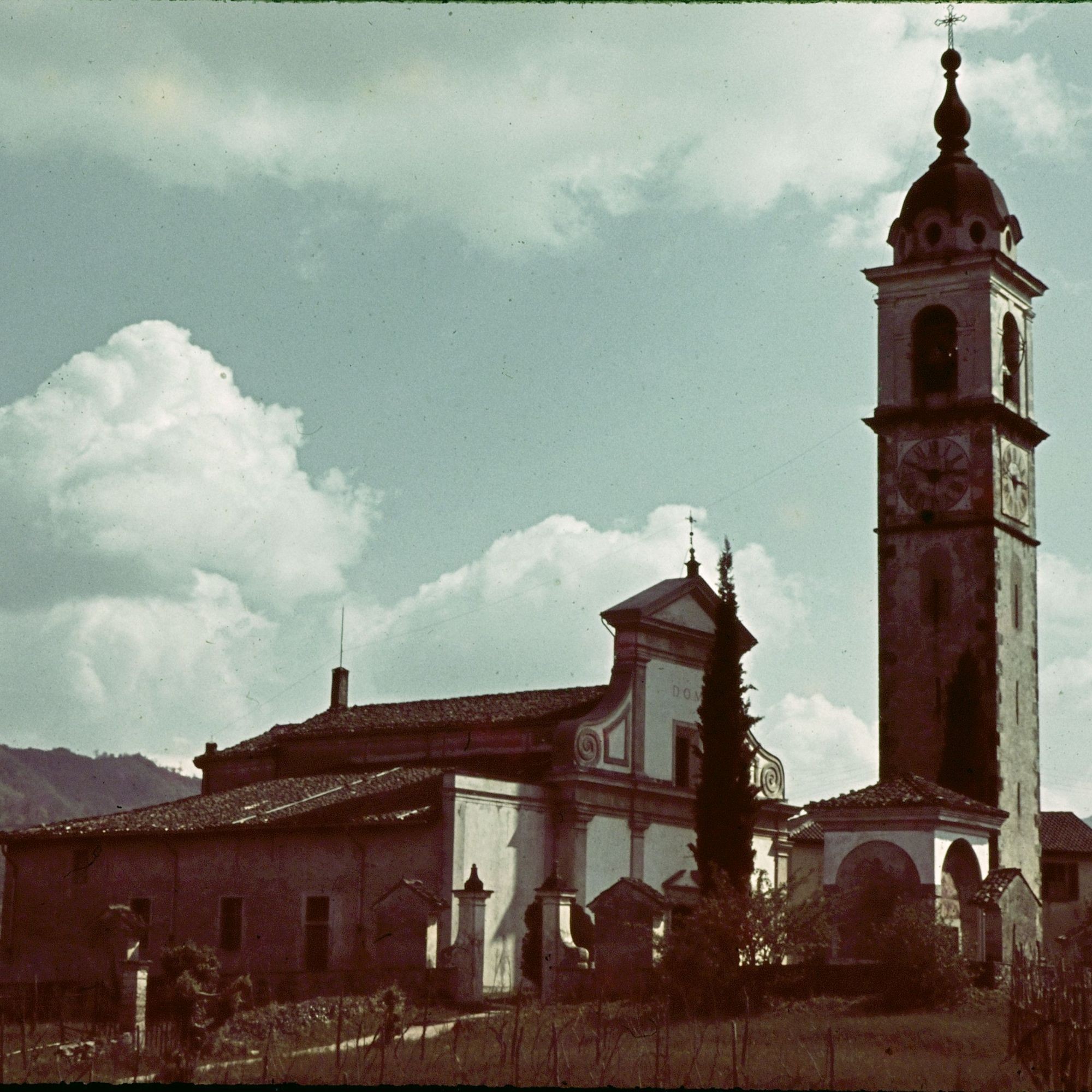 Die Kirche von Gentilino um 1941.