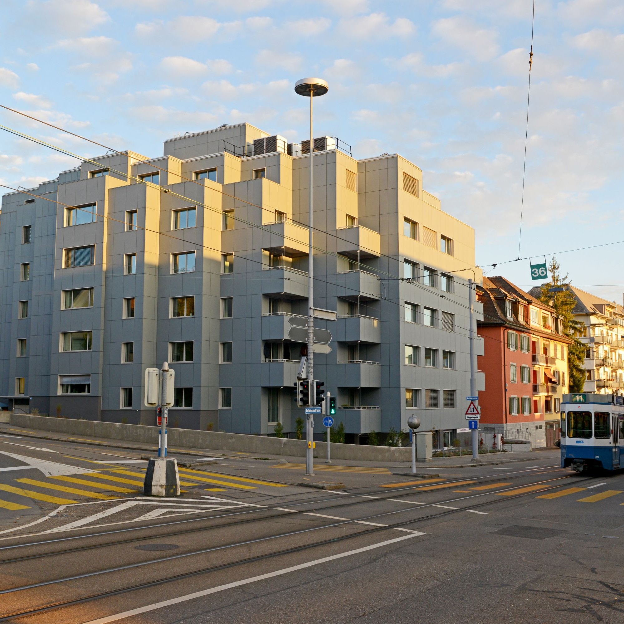 Plusenergiehaus an der Hofwiesenstrasse in Zürich 