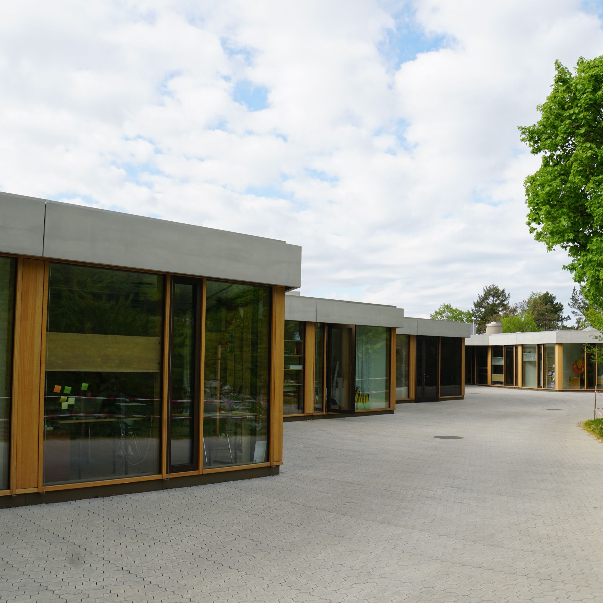  Auf der Nordseite wurden die Therapieräume und Ateliers erweitert.