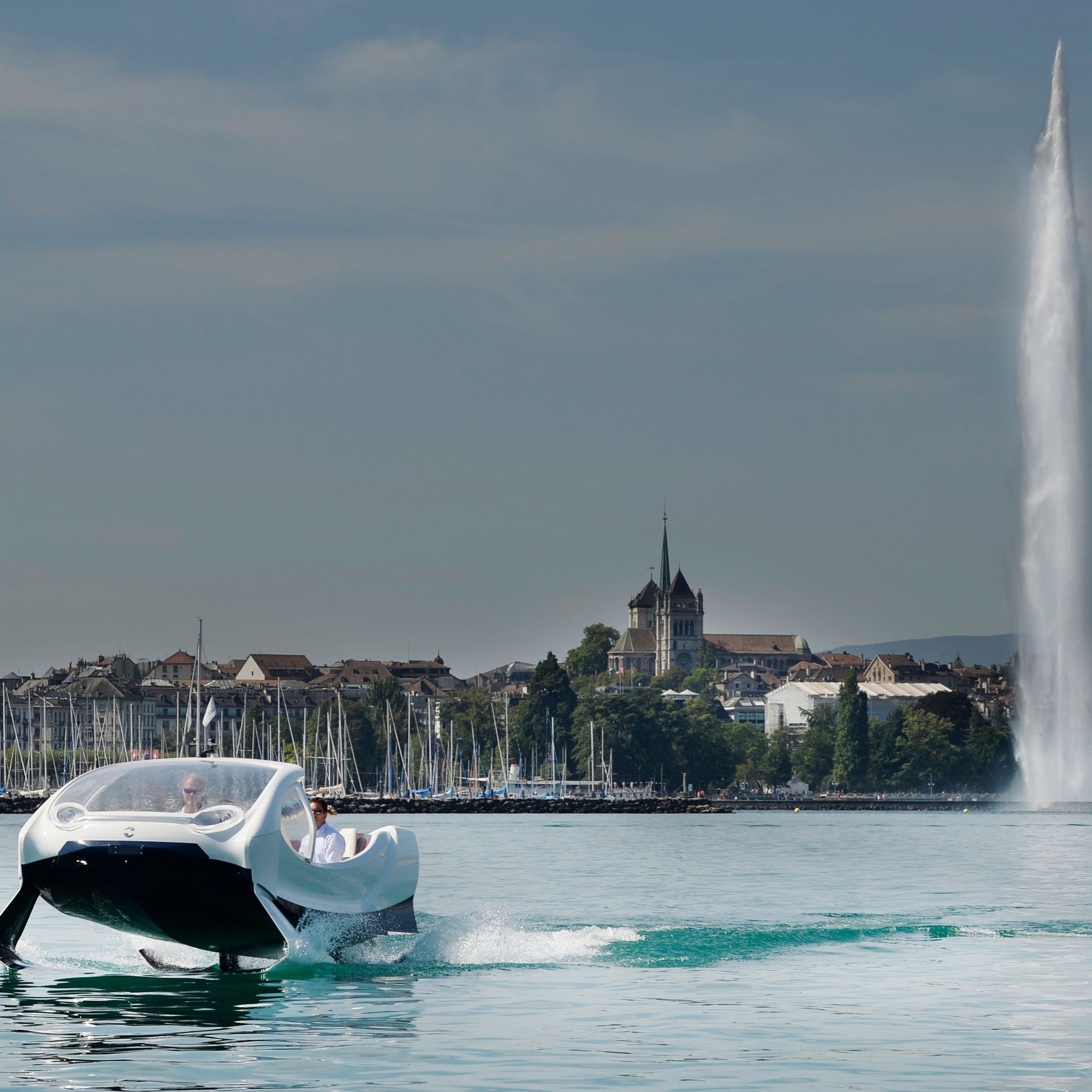 "Sea Bubble" auf einer Testfahrt über den Genfer See.