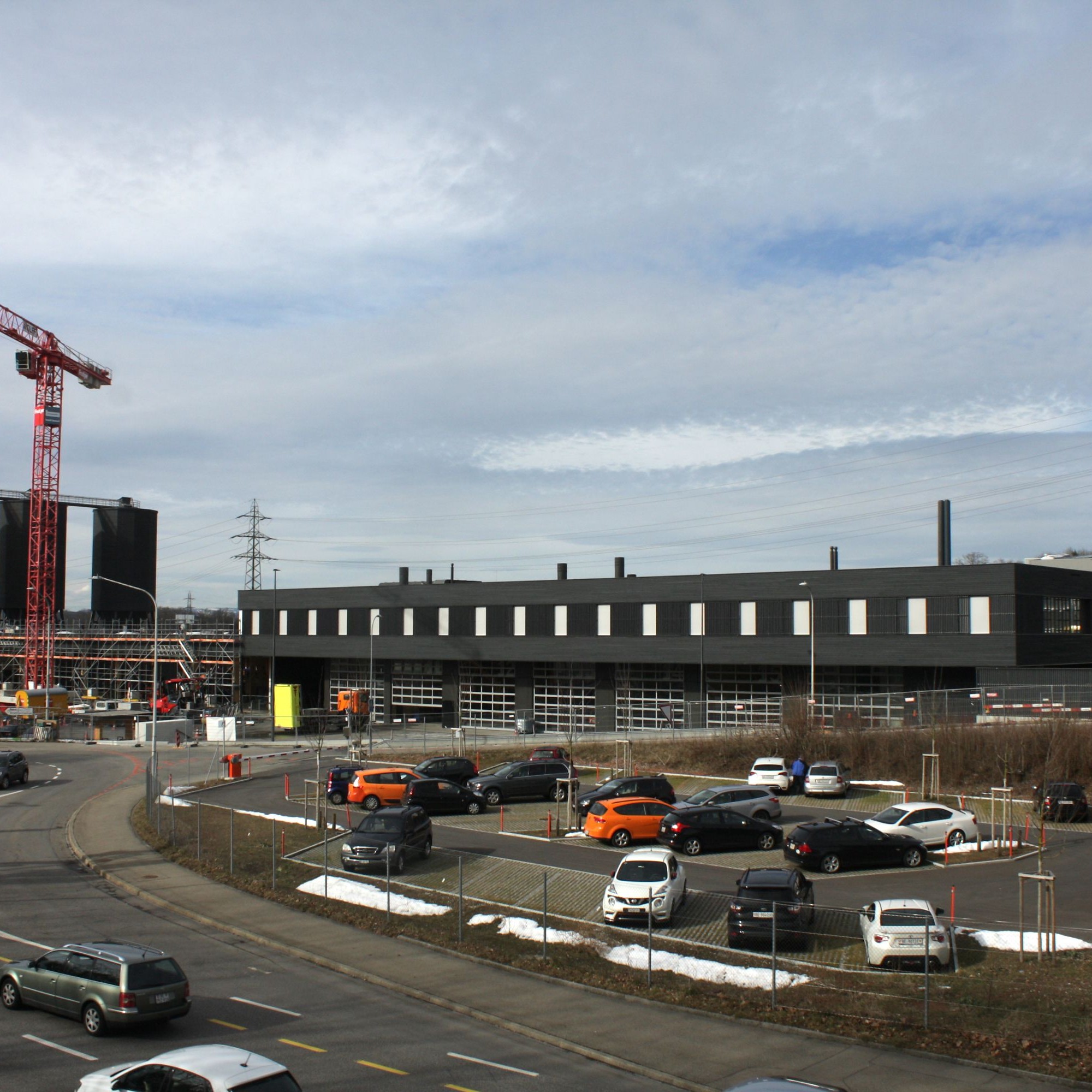 Der neue Autobahnwerkhof Bern mit den markanten drei Silos im März 2018.