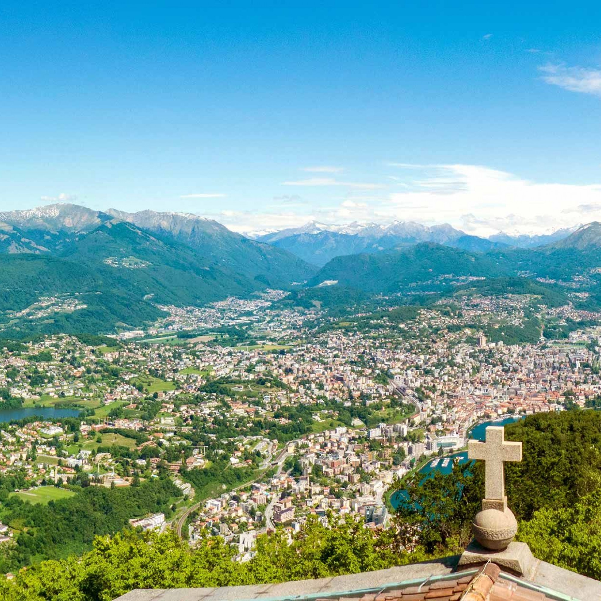 Blick vom San Salvatore auf Lugano.
