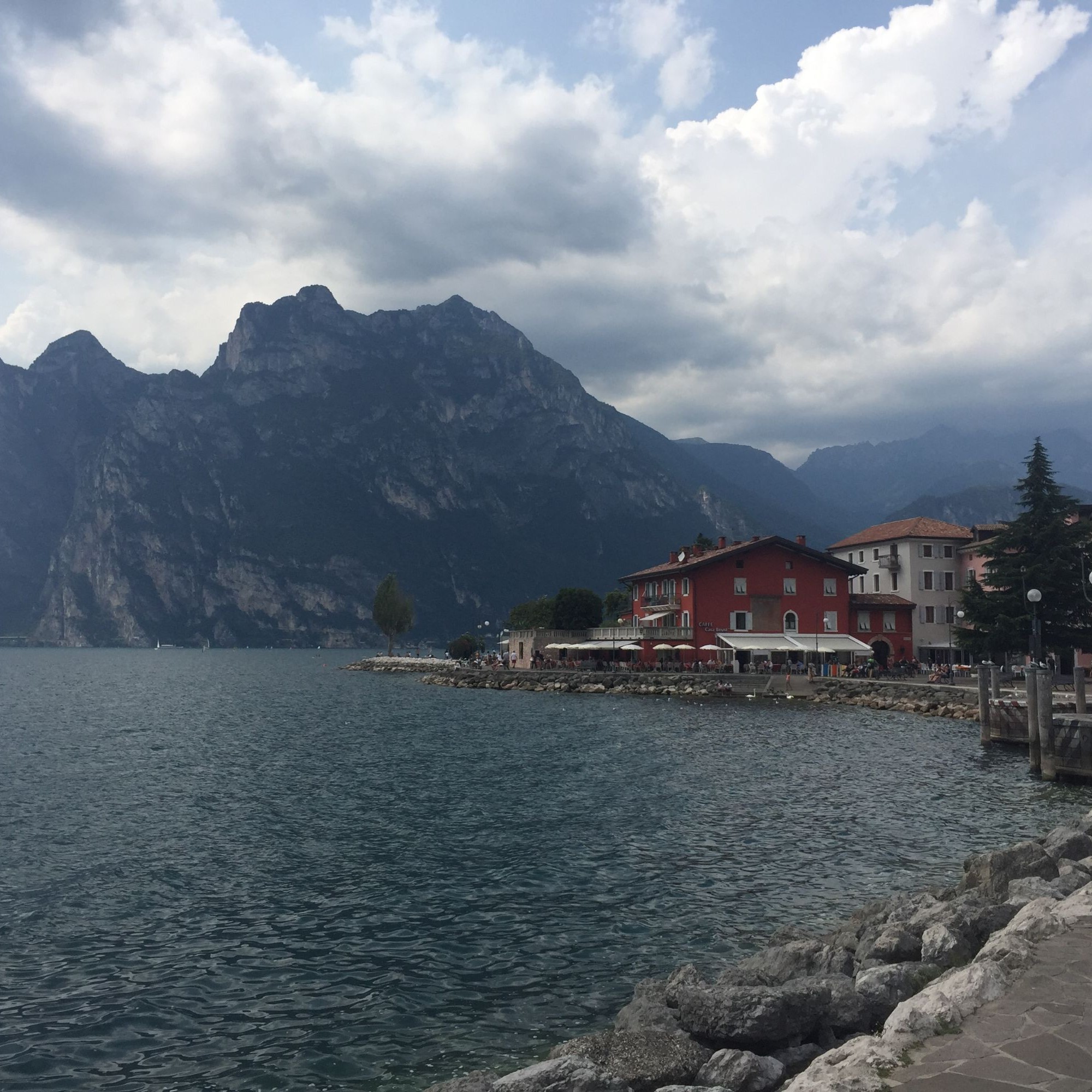 Blick nach Limone am Gardasee