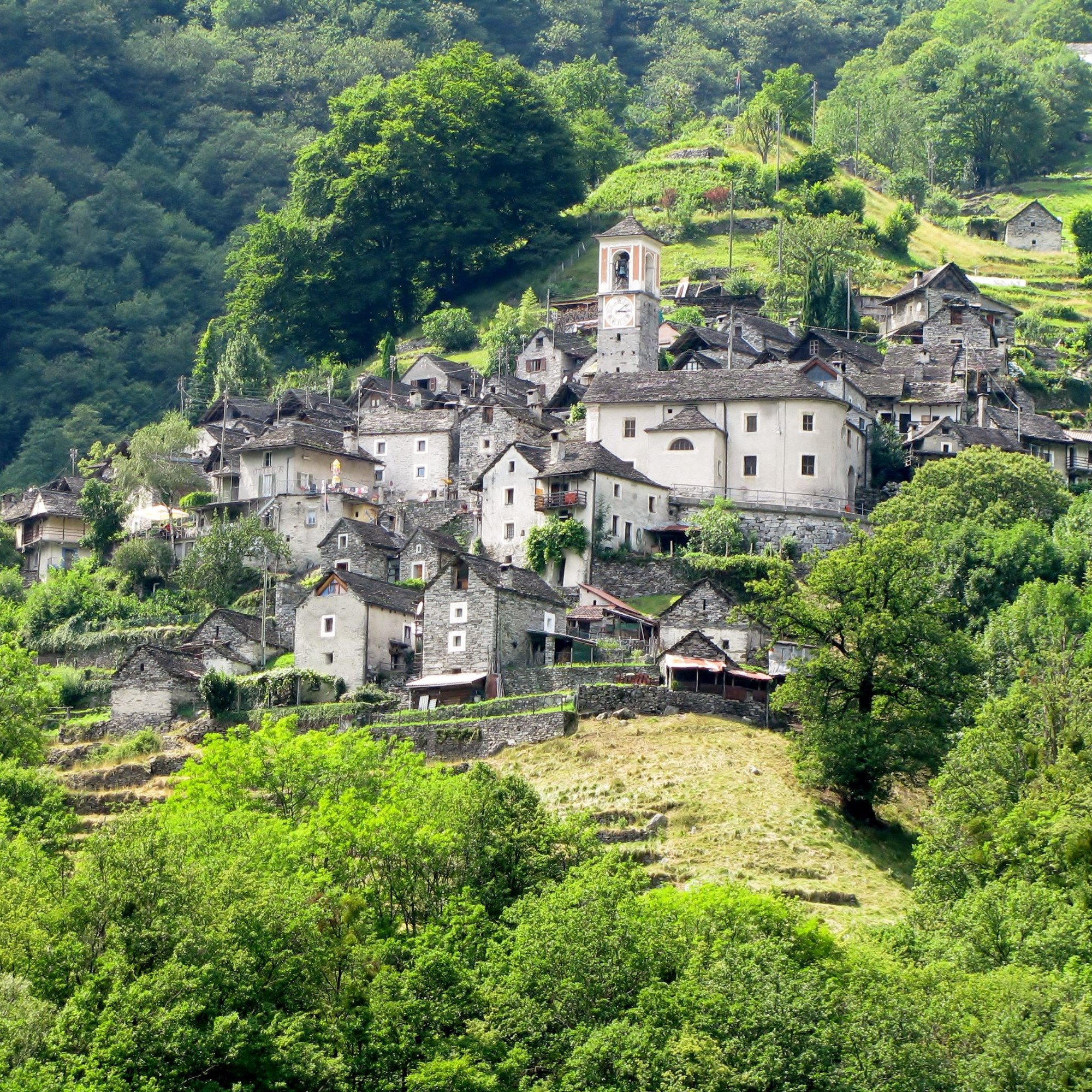 Corippo, die kleinste Gemeinde der Schweiz, wird zum Hotel. Das Dorf hat weniger als 20 Einwohner.