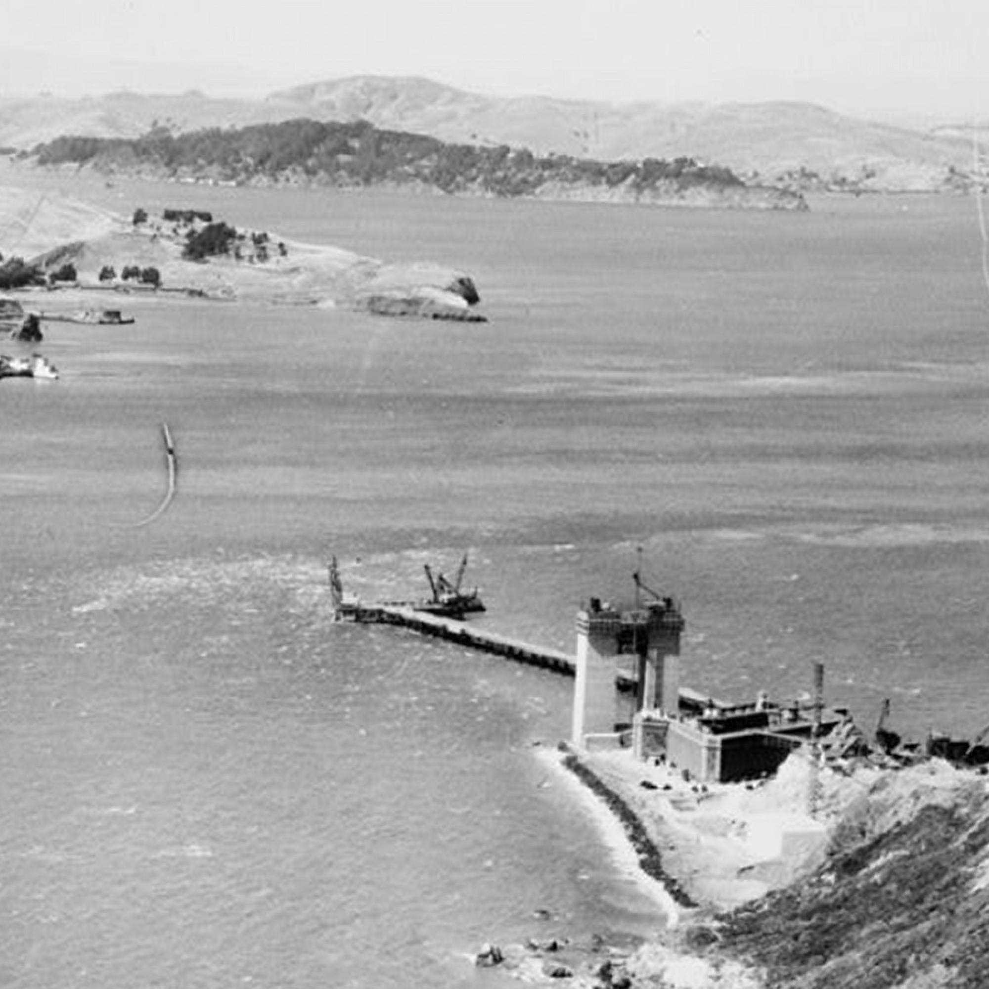 Der Baustart der bekannten Hängebrücke am Eingang zur Bucht von San Francisco erfolgte um 1933. Schnell wurde das Bauwerk zum Wahrzeichen der gesamten Bay Area und wandelte sich zu einer der wichtigsten Attraktionen San Franciscos. (Quelle: Library of Con