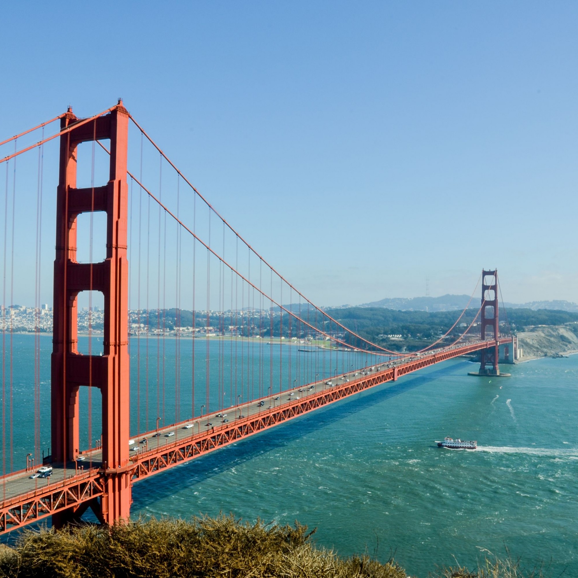 Eröffnet wurde die Brücke um 1937. Sie besitzt sechs Fahrspuren und zwei Geh- und Radwege und verbindet San Francisco mit dem Marin County und dem Napa- und Sonoma-Valley.  