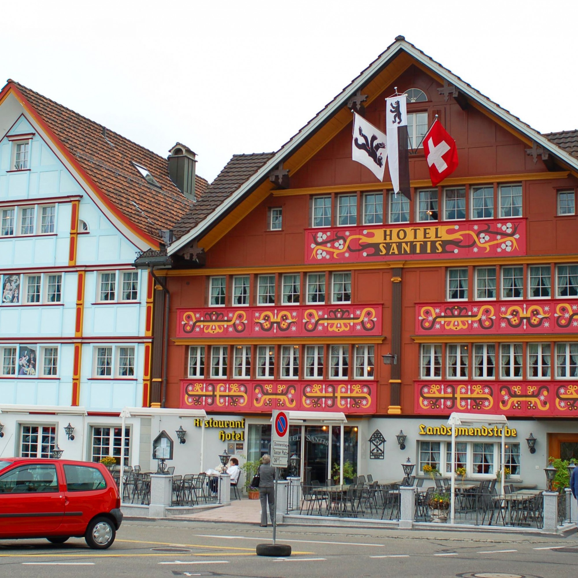 Auch das Säntis Hotel im Zentrum Appenzells wurde von Hugentobler gestaltet.