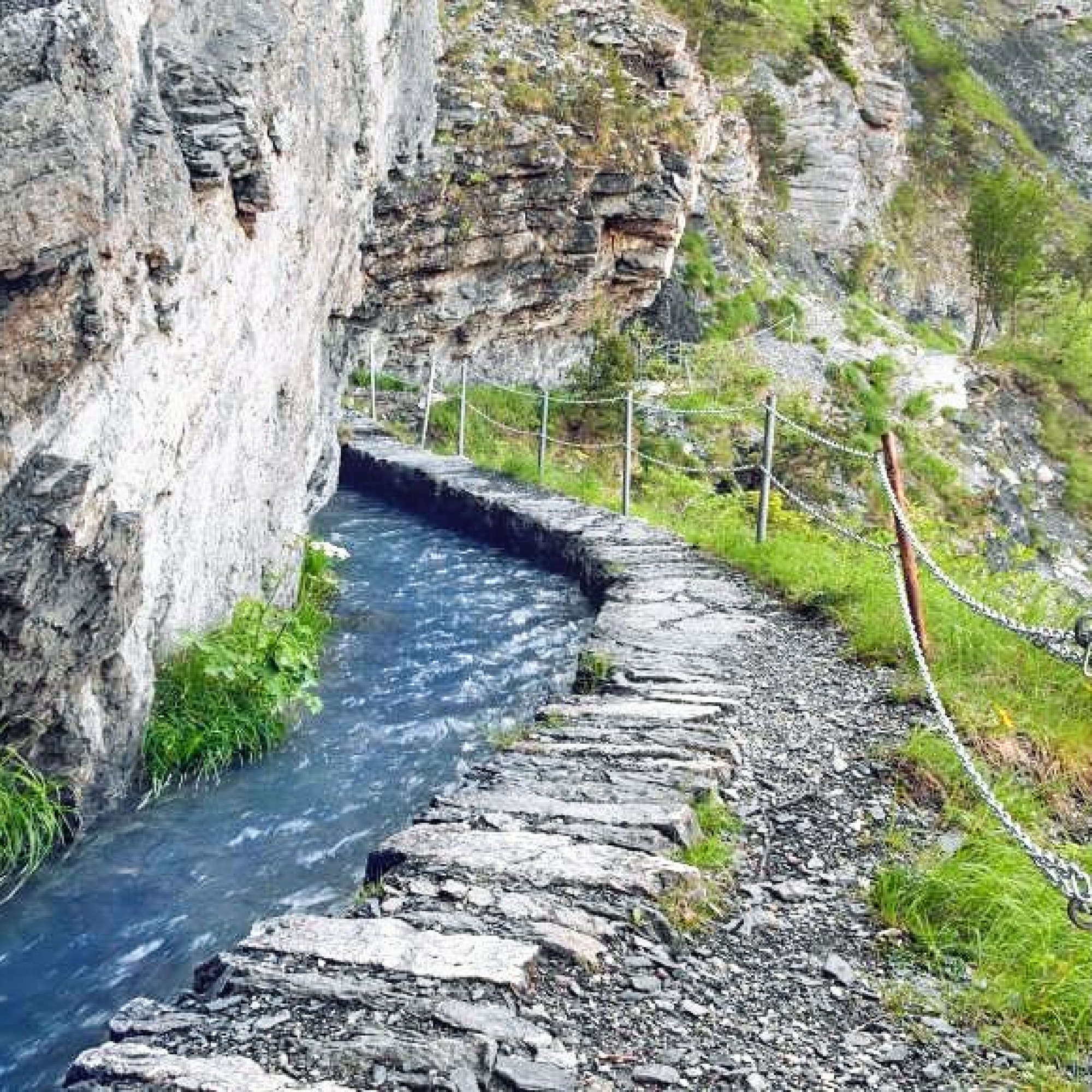 Die Wanderrouten entlang der Suonen wie hier jene von Ayent bieten verschiedene Schwierigkeitsgrade. 