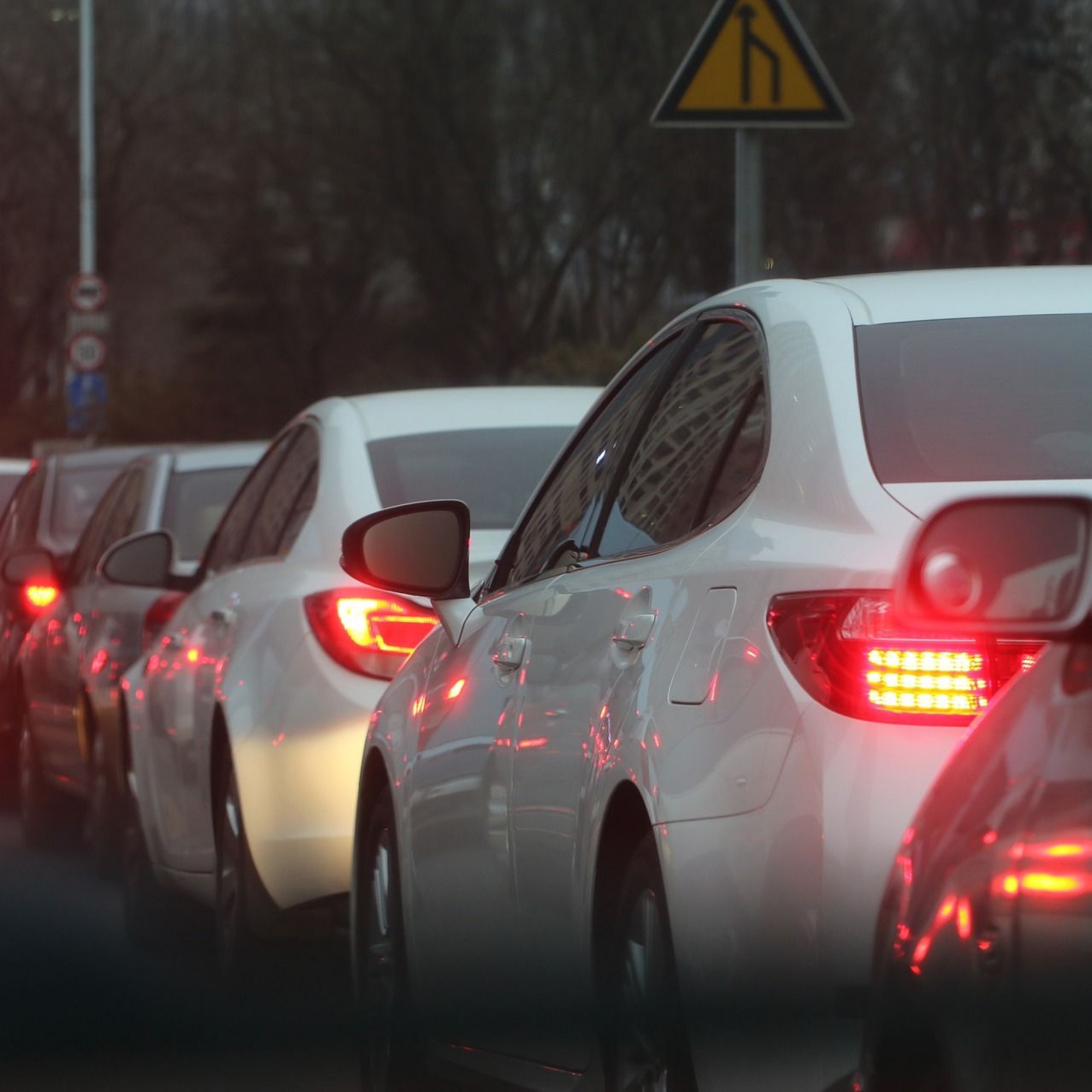 Stau ist nicht nur ärgerlich für Automobilisten, sondern verursacht auch hohe volkswirtschaftliche Kosten.