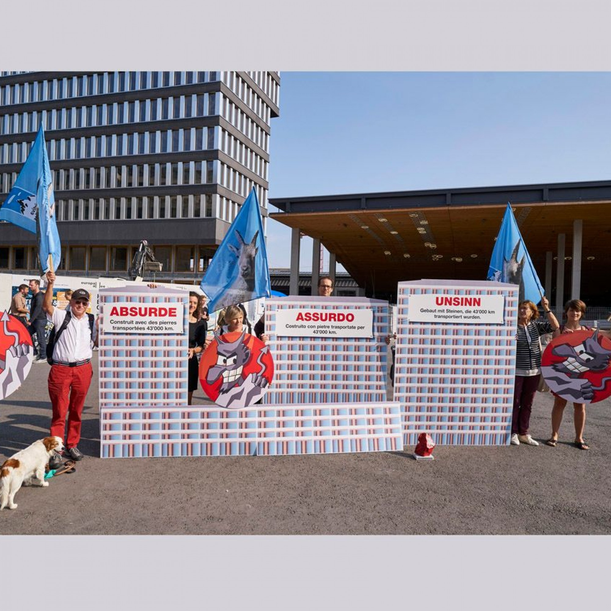 Übergabe des „Teufelssteins“ bei der Europaallee in Zürich.