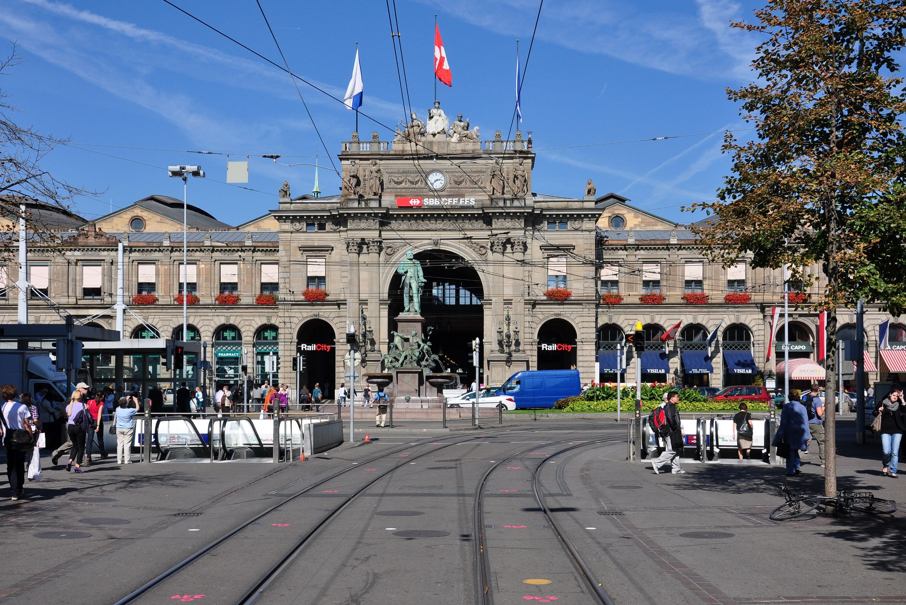 Seit 1970 hat sich der Bahnhofsplatz optisch nicht mehr gross verändert.