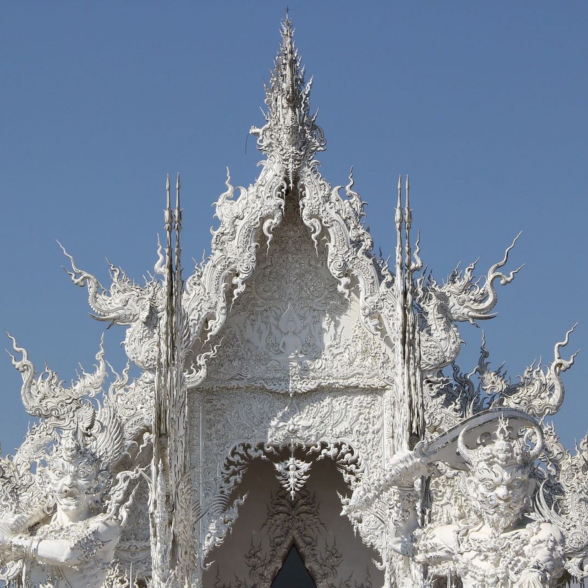 Das Dach von Wat Rong Khun.