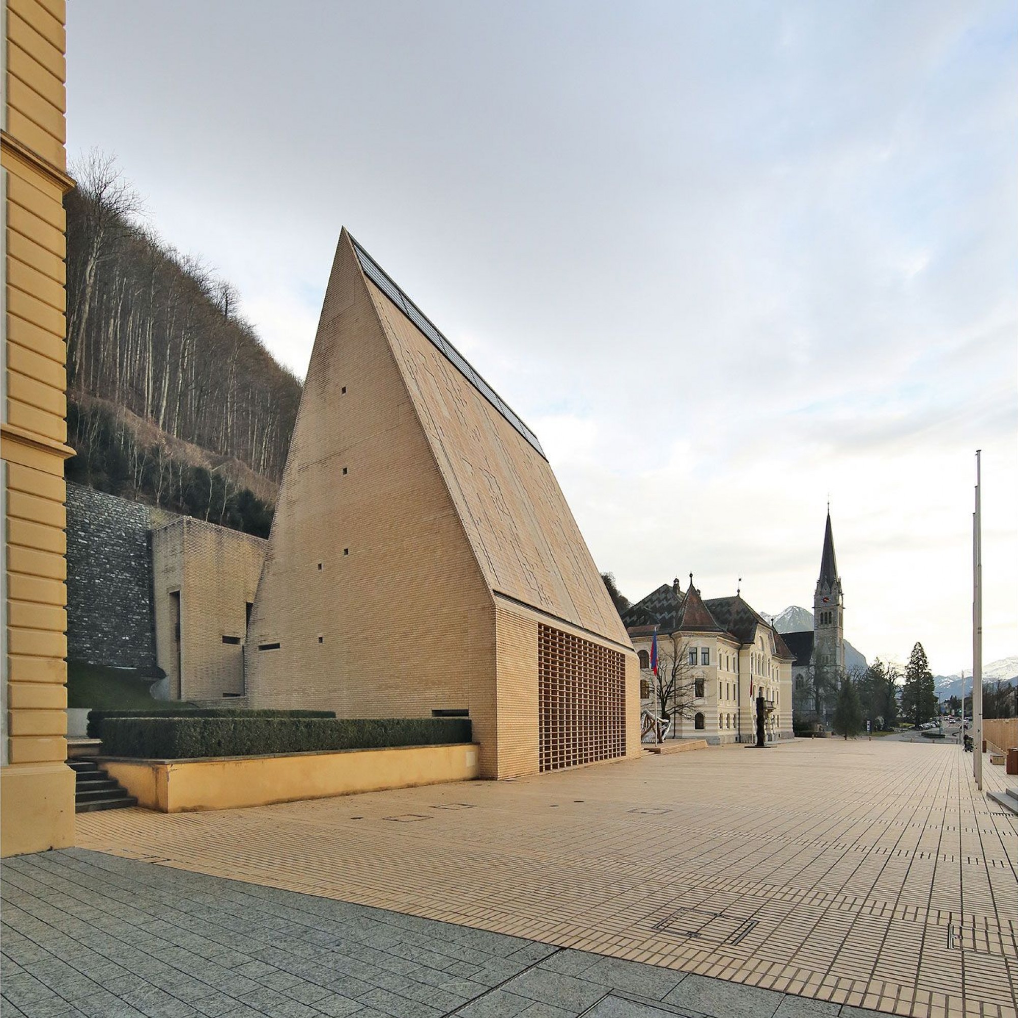 Neues Landtagsgebäude in Vaduz. Hansjörg Göritz, 2008. 