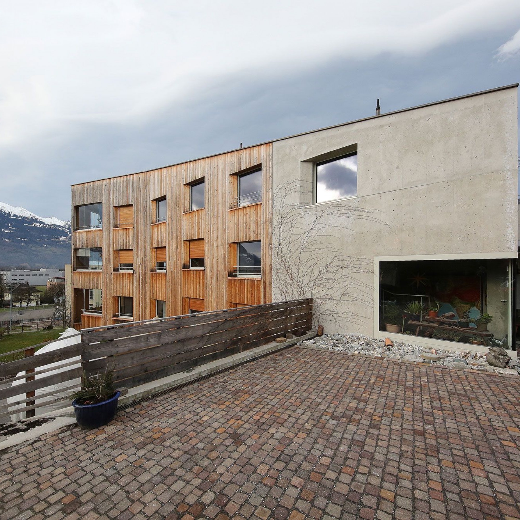 Mehrfamilienhaus Gapont. Uli Mayer, Urs Hüssy Dipl. Architekten ETH SIA, 2015. 