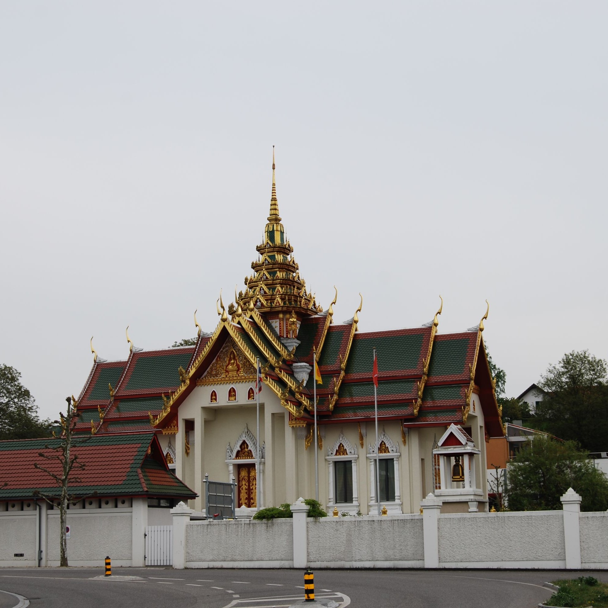 Der buddhistische Tempel Wat Srinagarindravararam in Gretzenbach