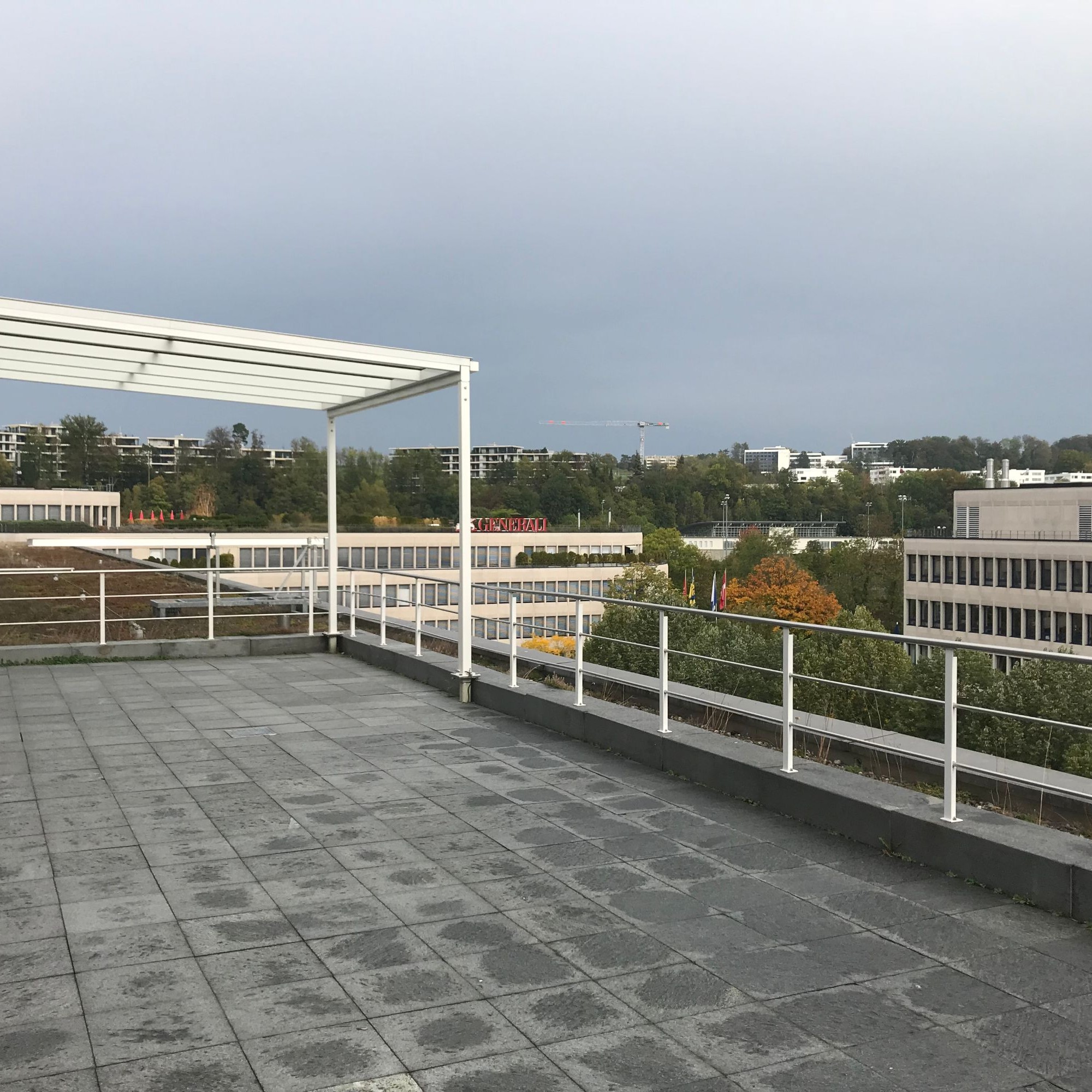 Das Highlight im obersten Stock: die Terrasse, von der aus man auf Adliswil blicken kann.