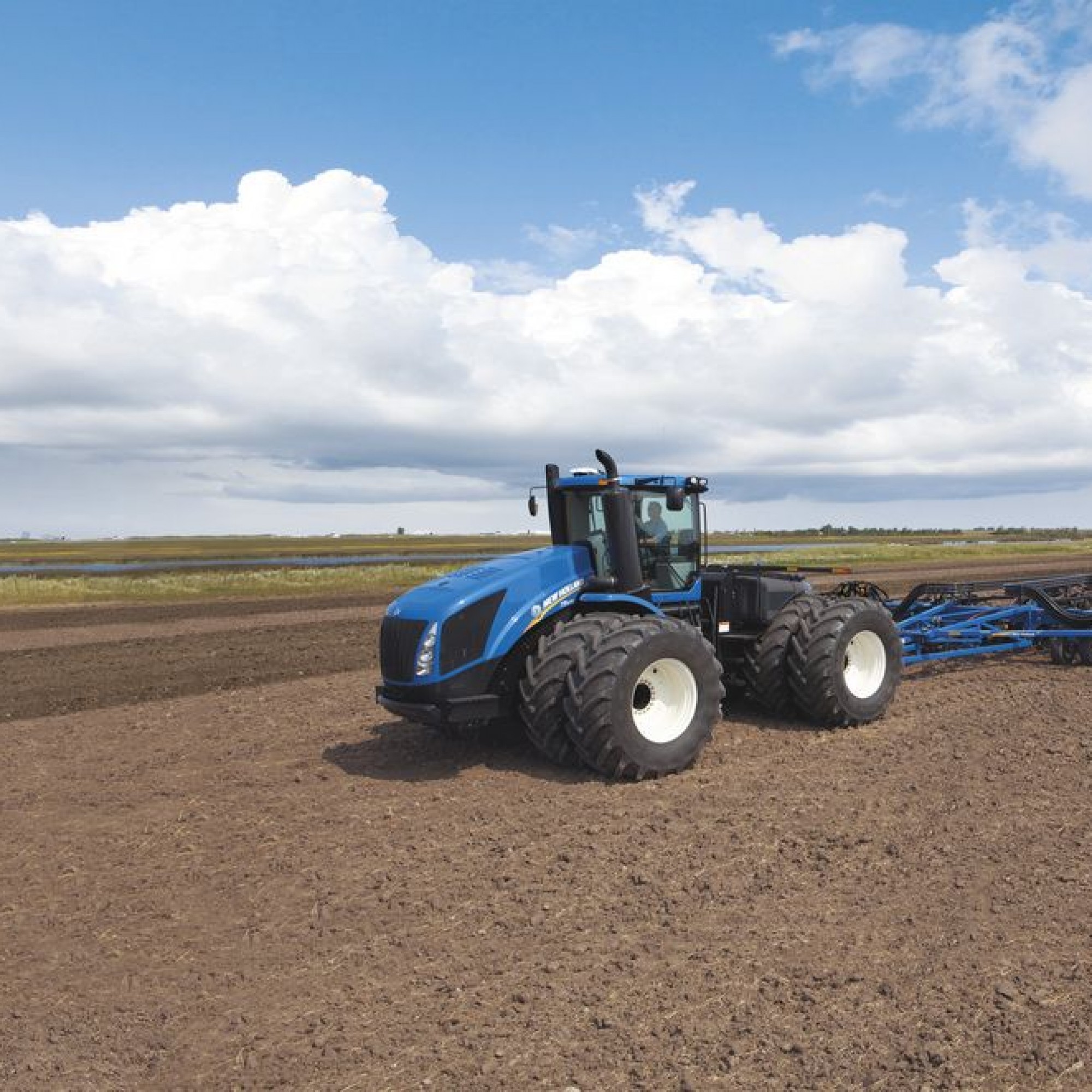 Platz 2: Der New Holland T9.700 liefert 682 PS und fährt auf acht Reifen.