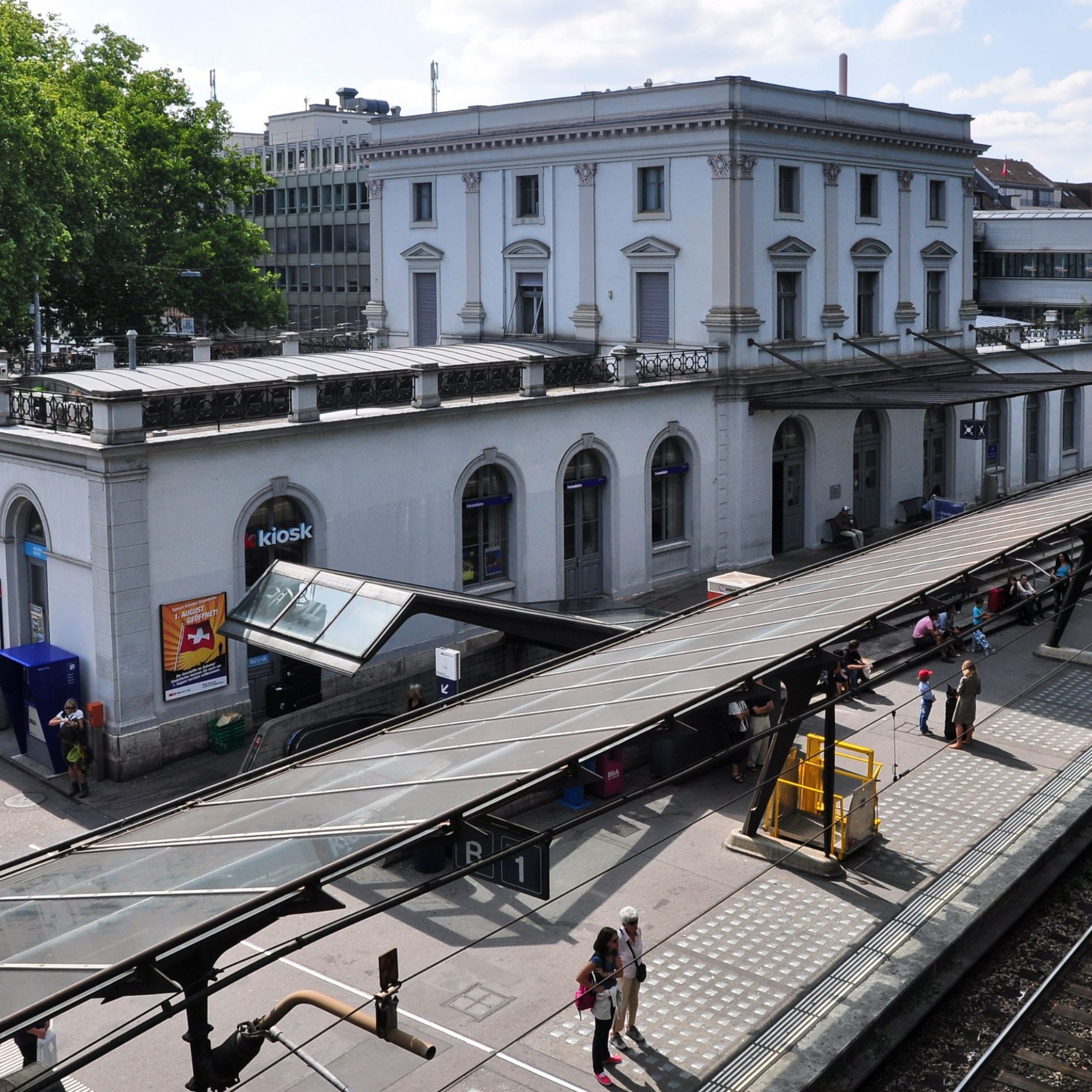 Bahnhof Zürich Stadelhofen mit der von Star-Architekt Santiago Calatrava entworfenen Perronüberdachung.