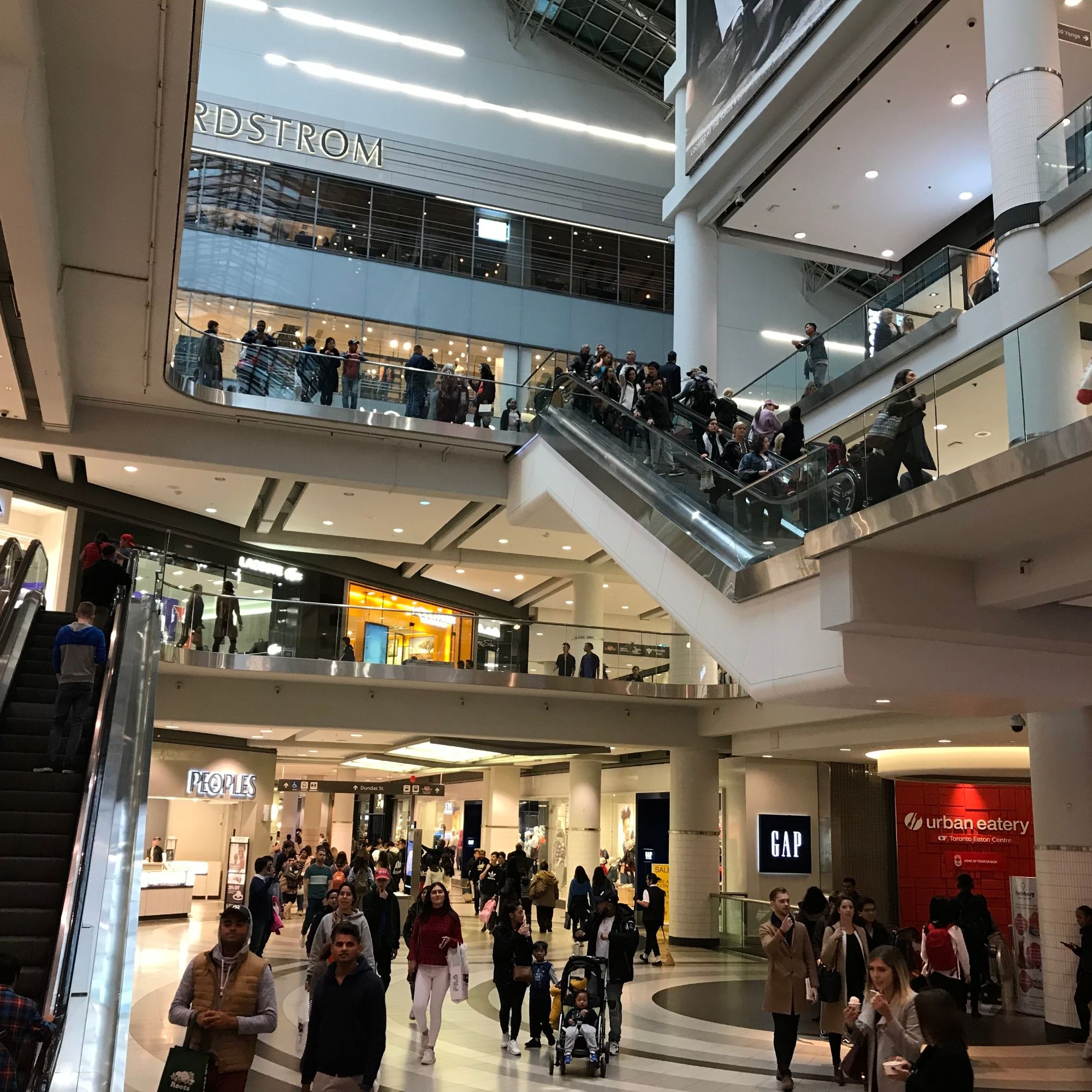 Grosse Shoppingcenter, wie das Eaton Center, gehören zum unterirdischen Tunnelsystem.