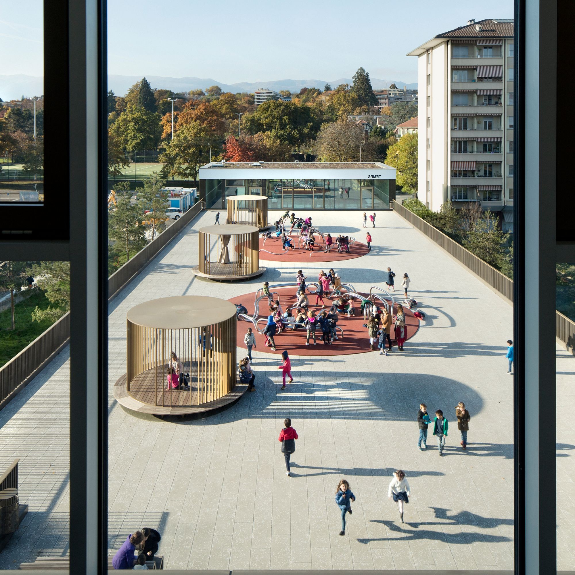 Ecole, crèche, piscine et espace public de Chandieu