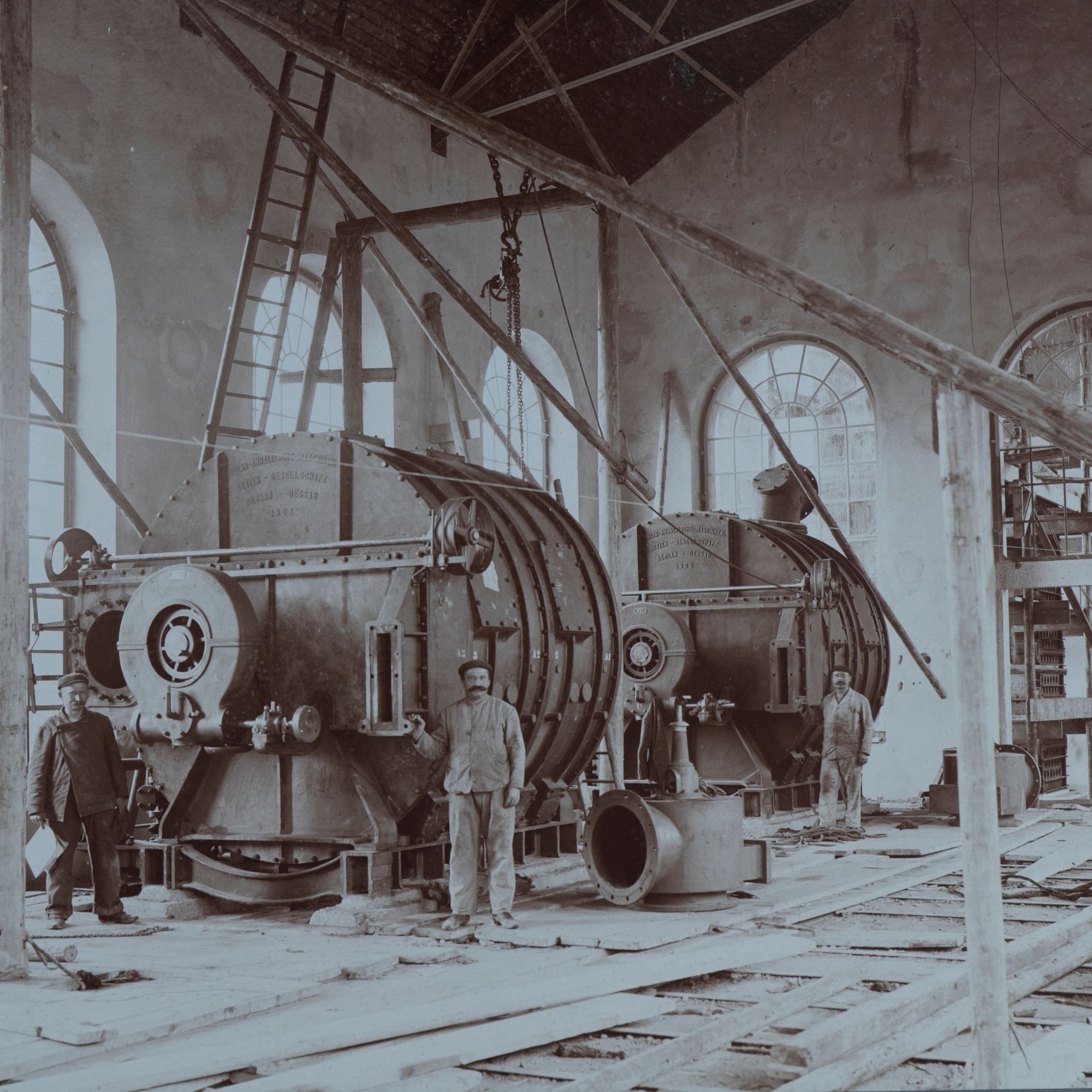 Die Gaswäscher mit Arbeitern zwischen 1900 bis 1909.Die Gaswäscher mit Arbeitern, aufgenommen zwischen 1900 und 1909.