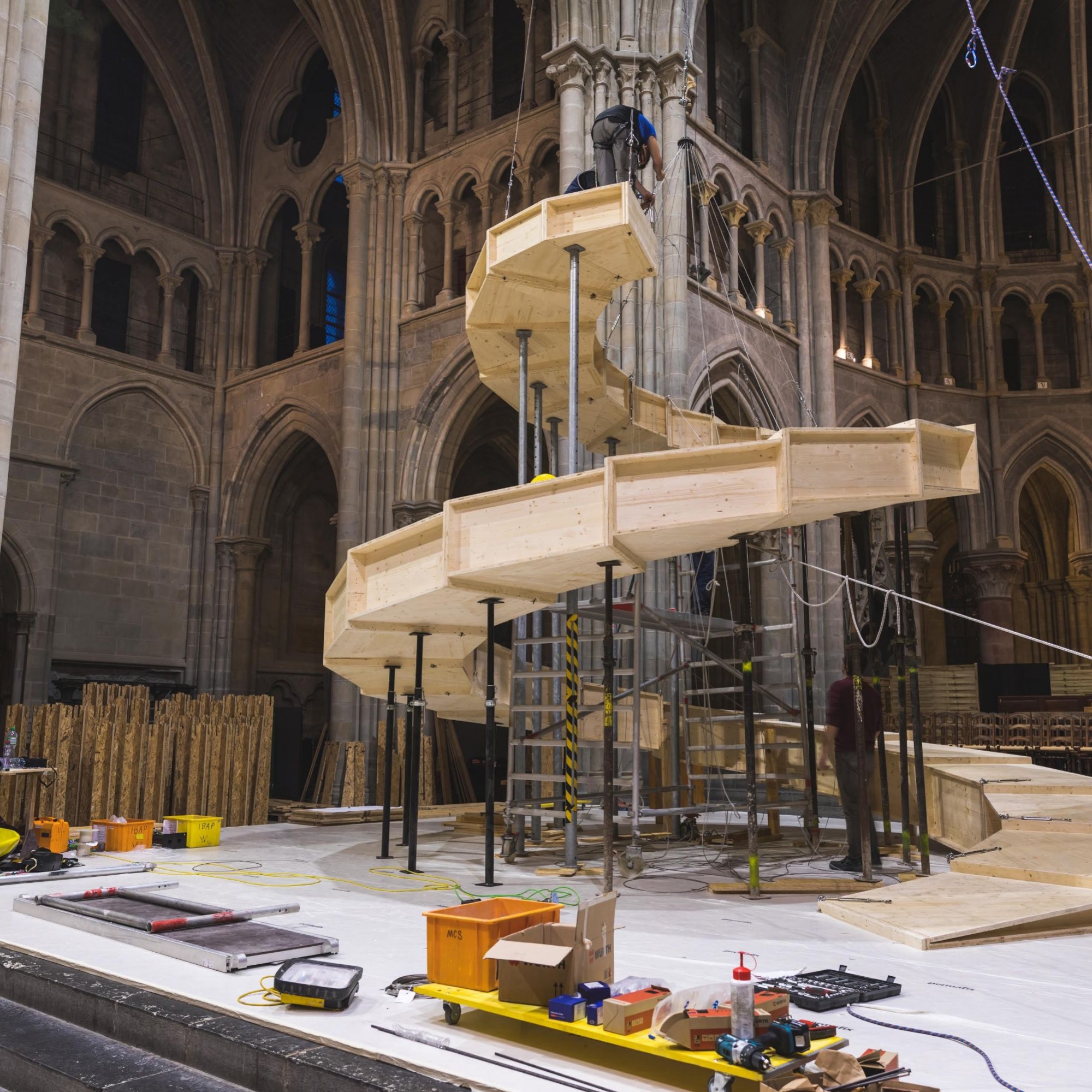 Die ETH Lausanne hat für die Aufführung von Nabucco in Lausannes Kathedrale eine spezielle Holztechnik entwickelt.
