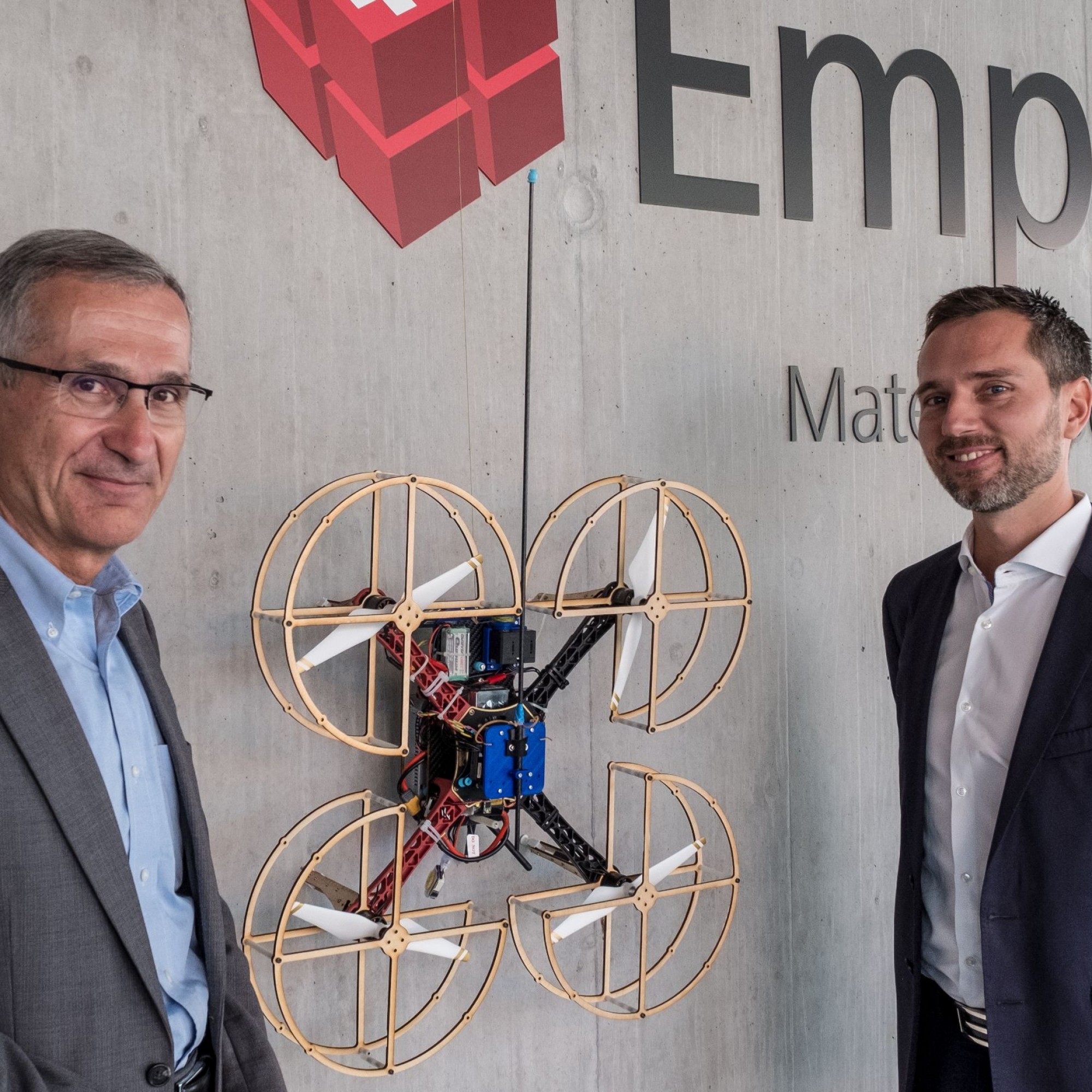Gian-Luca Bona, CEO der Empa, und Mirko Kovac, Direktor des Aerial Robotics Lab am Imperial College London.