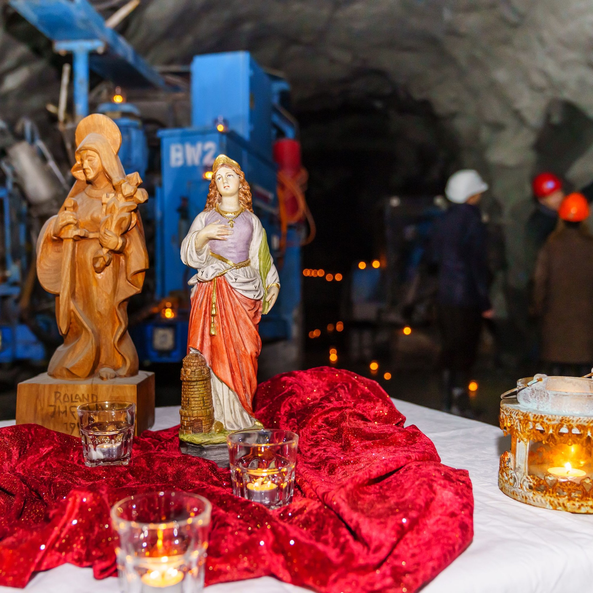 Gestern feierten die Mineure zu Ehren der Heiligen Barbara eine Andacht und liessen die Arbeiten ruhen.