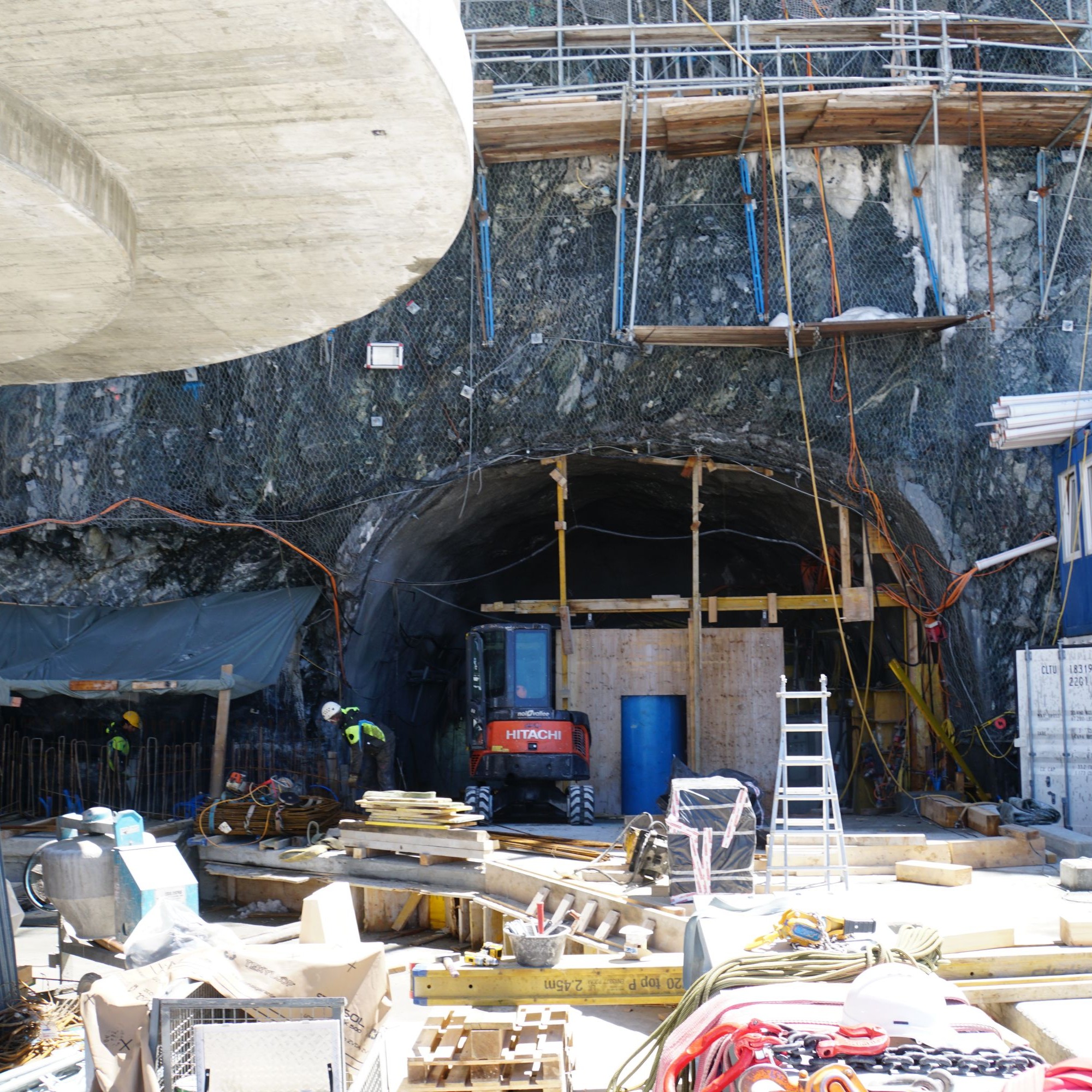 Baustelle zur neuen Dreiseilumlaufbahn am Klein Matterhorn.