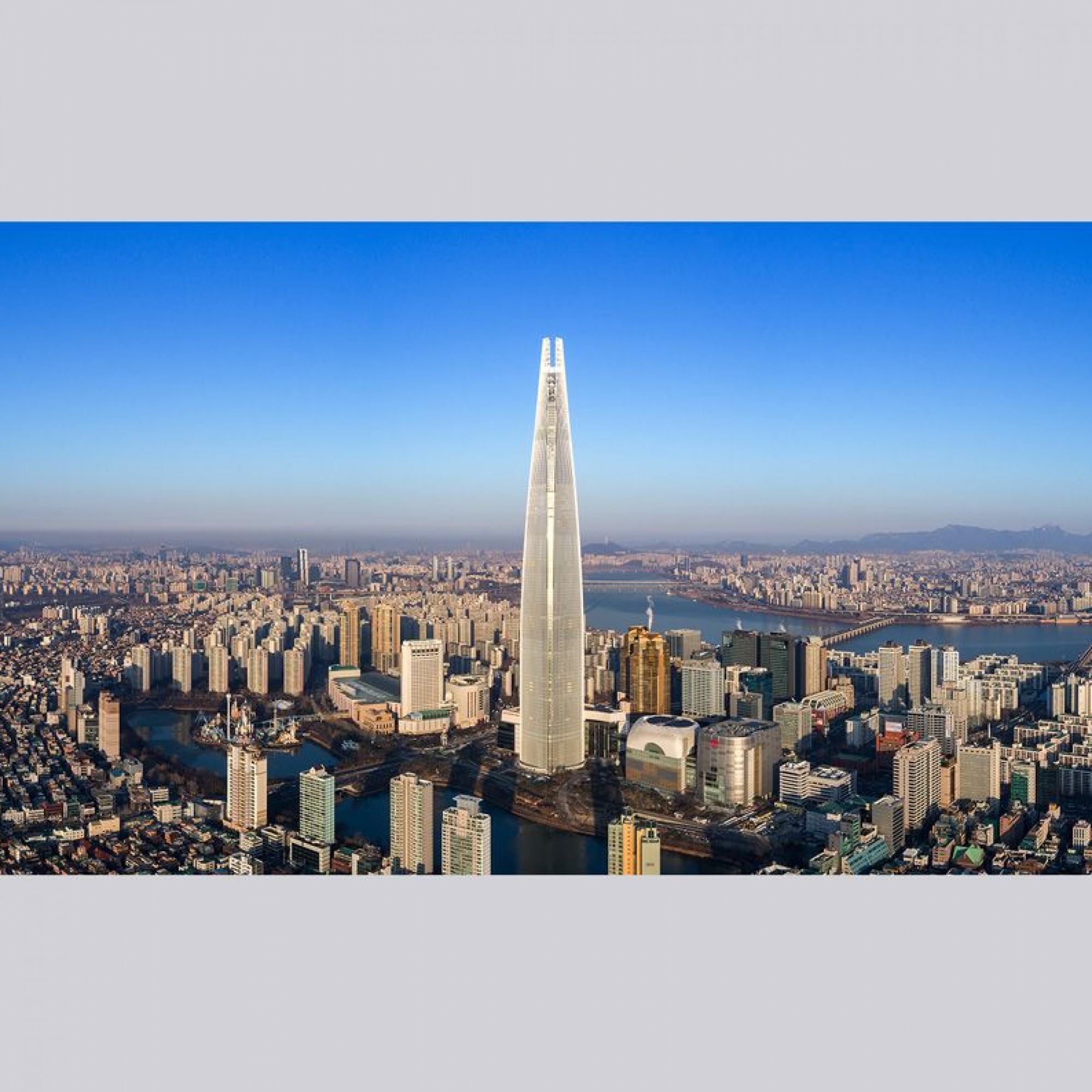 Platz 1: Lotte World Tower in Seoul, Südkorea, 555 Meter hoch, 123 Etagen, Kohn Pedersen Fox Associates, Baum Architects.