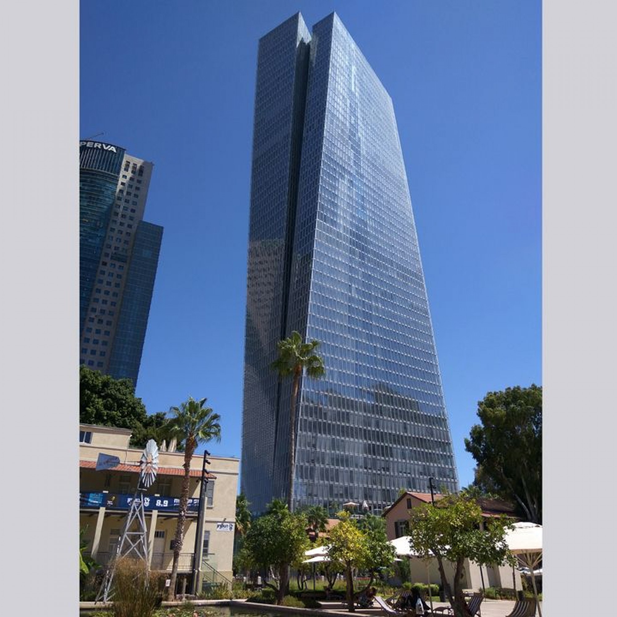 Platz 6: Azrieli Sharona, Tel Aviv, Israel, 238 Meter hoch, 57 Etagen, David Azrieli Group, Moshe Zur Architects und Town Planners Ltd.