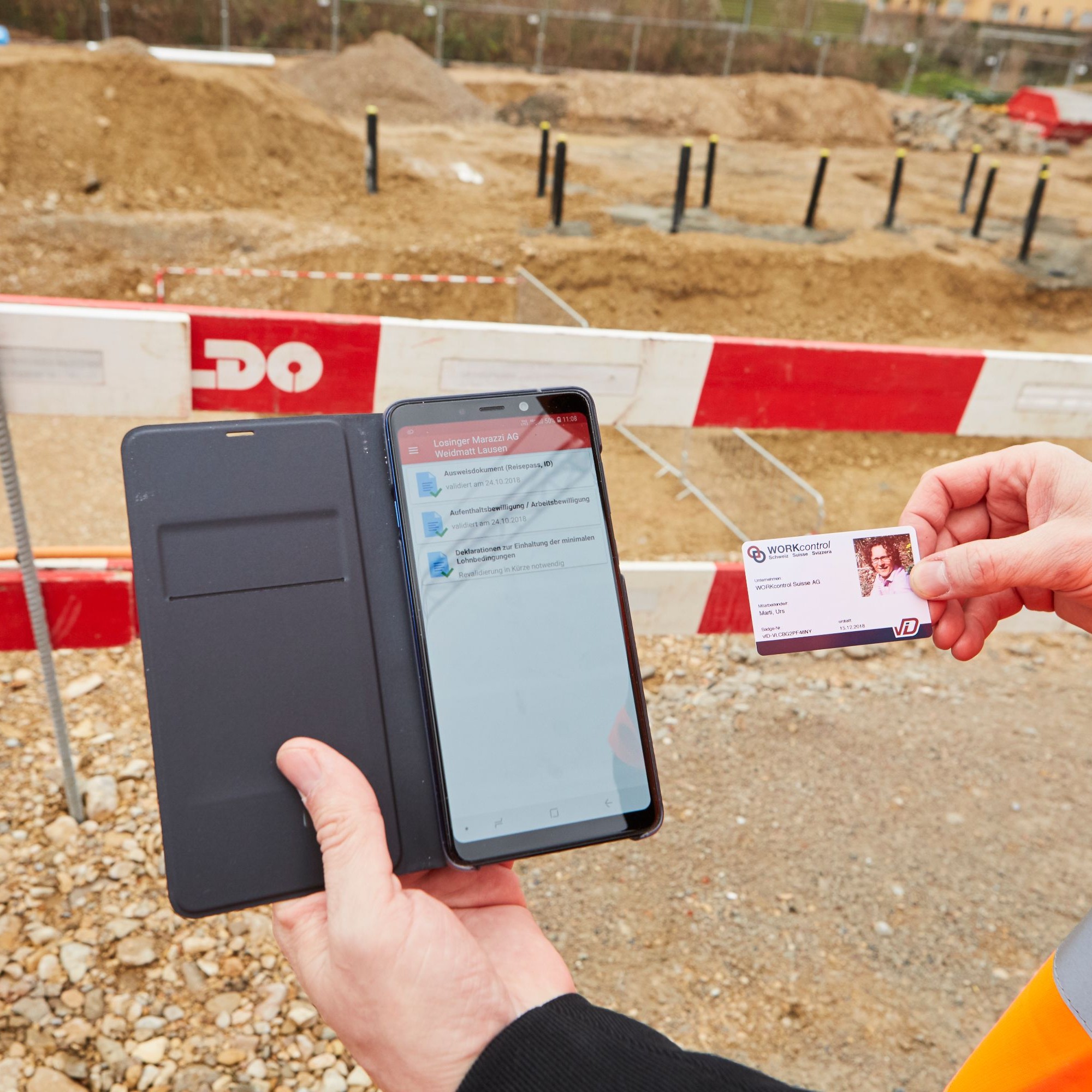 Autorisierte Kontrollbehörden können via Badge in der App die hinterlegten Dokumente direkt auf der Baustelle prüfen.