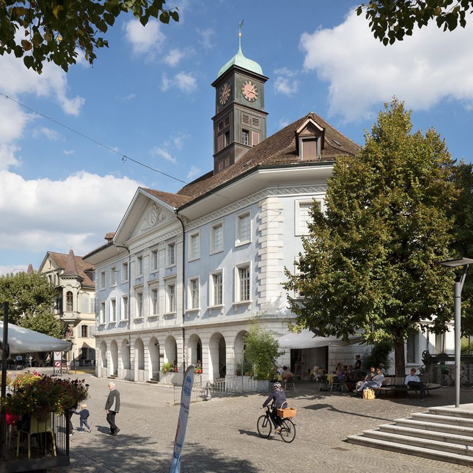 Der Bau des Kaufhauses leitete am Ende des 18. Jahrhunderts in Langenthal den Wandel vom Dorf zum Städtchen ein. 