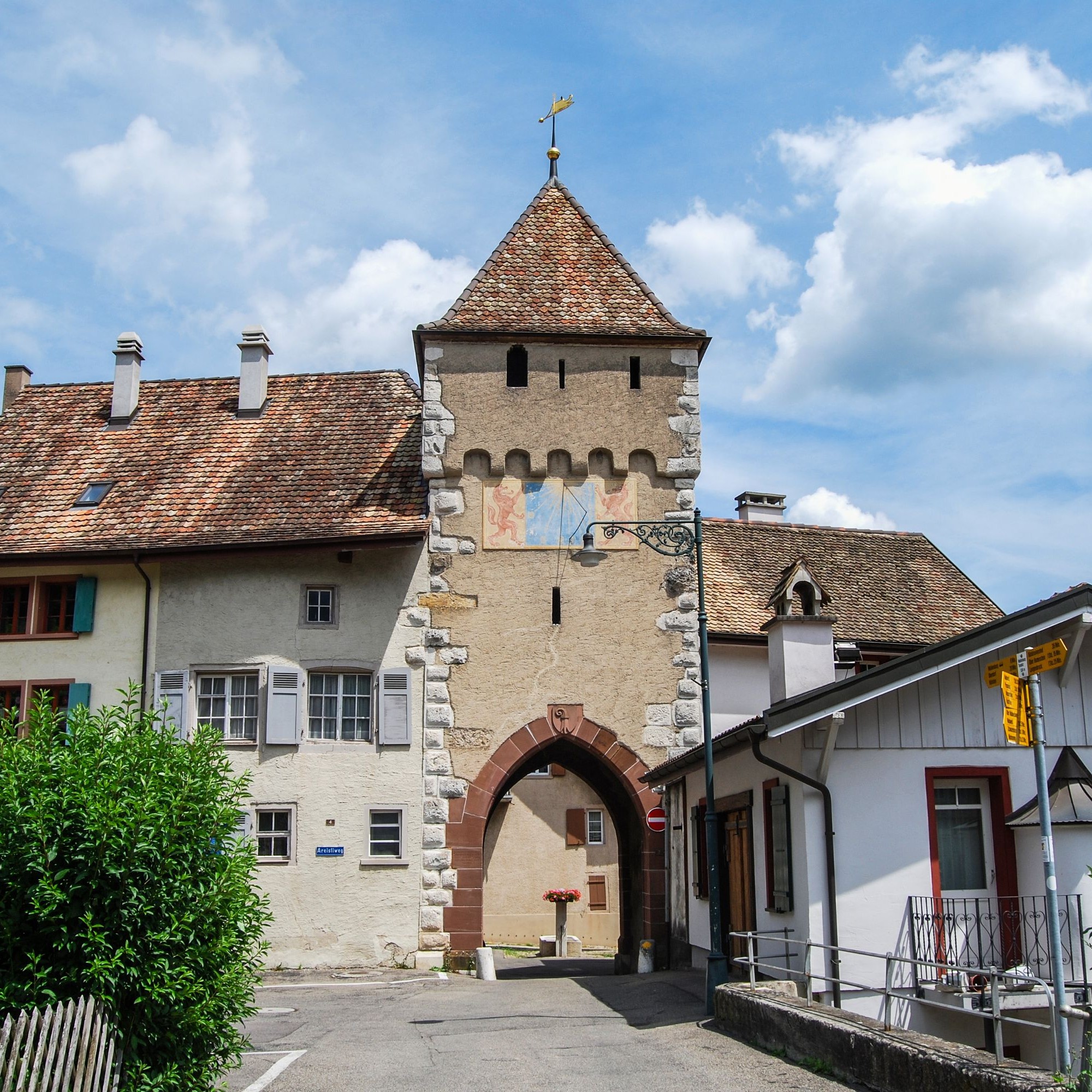 Das denkmalgeschützte obere Stadttor von Waldenburg BL