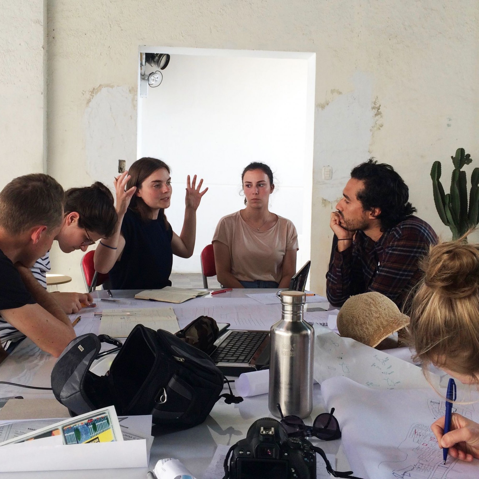 Deutsche Architekturstudenten planen das Gemeinschaftszentrum in Alto Peru, Lima