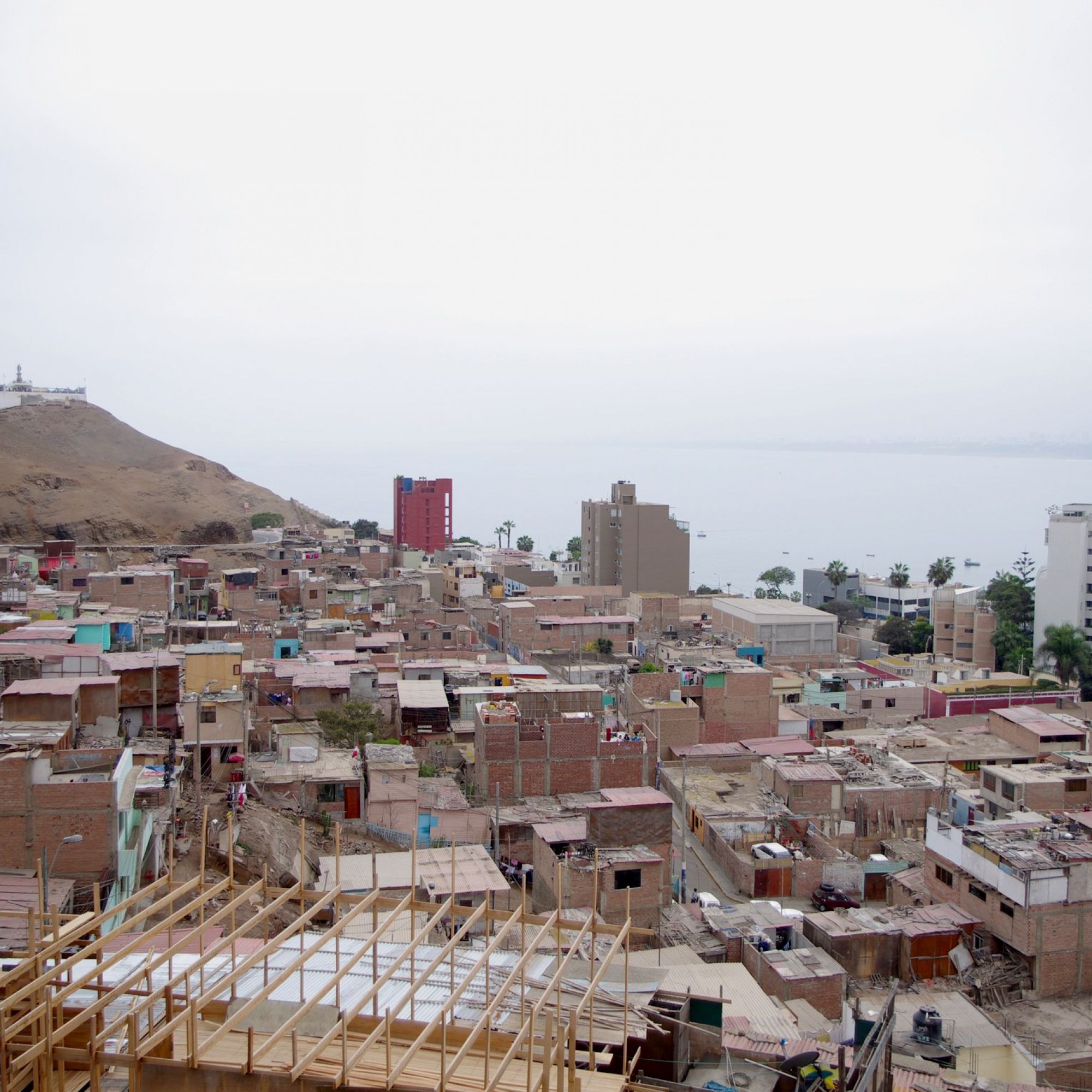 Im informellen Viertel Alto Peru in Lima trifft die formal geplante Stadt auf informelle Stadtentwicklung