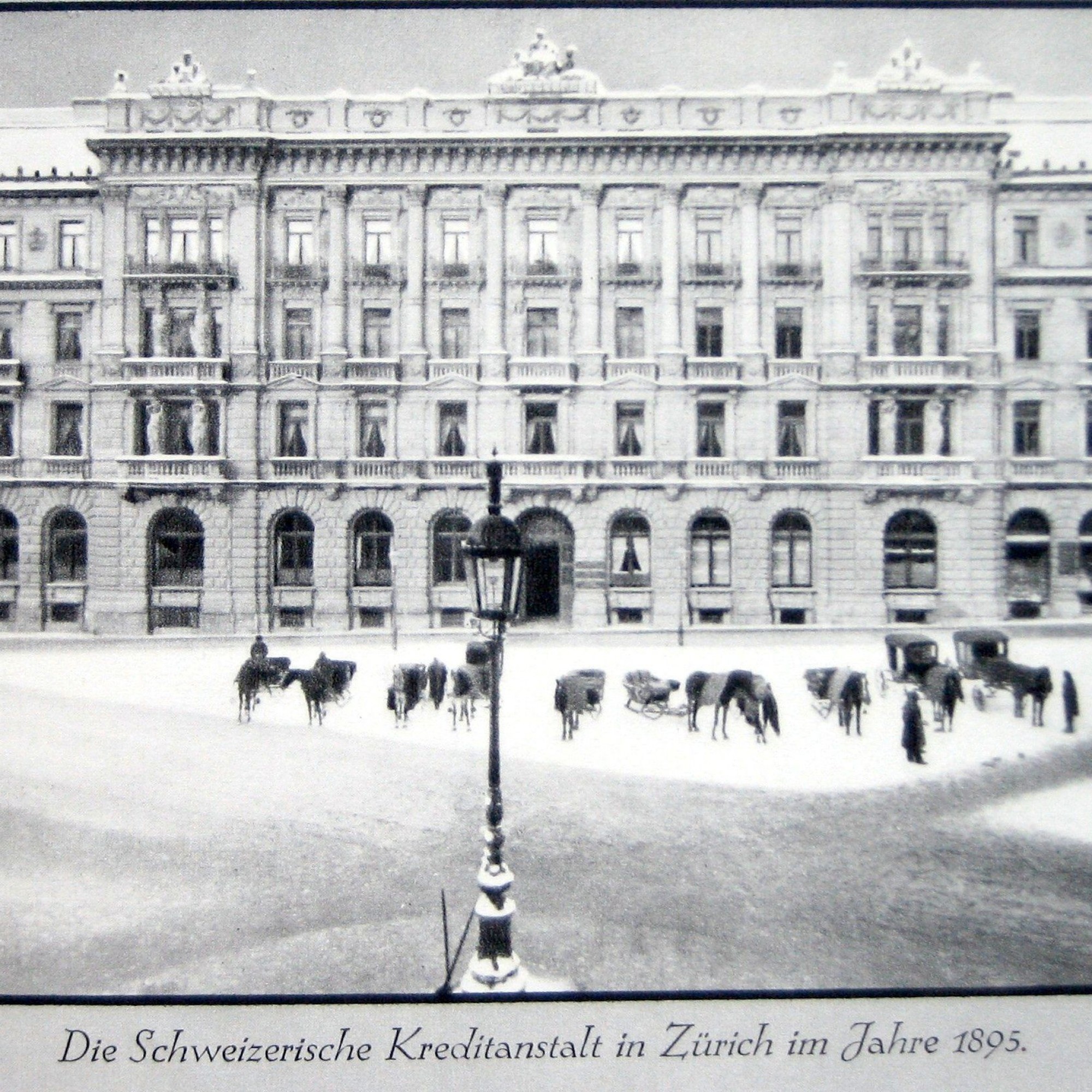 Alfred Escher war auch Begründer des Bankenplatzes Zürich. Der Hauptsitz der Kreditanstalt, heute Credit Suisse, am Paradeplatz im Jahr 1895.