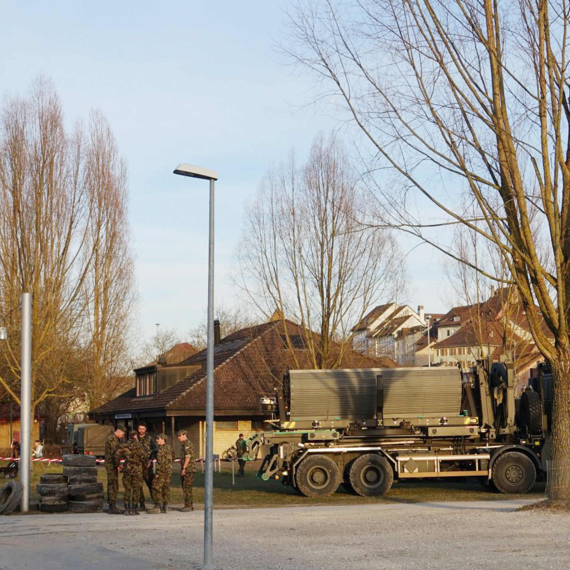 Sammelplatz der die Soldaten des Geniebataillons 6 am Aareufer.