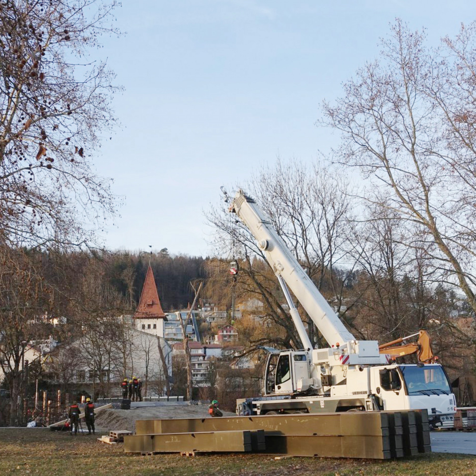 Schwere Technik ist im Einsatz.