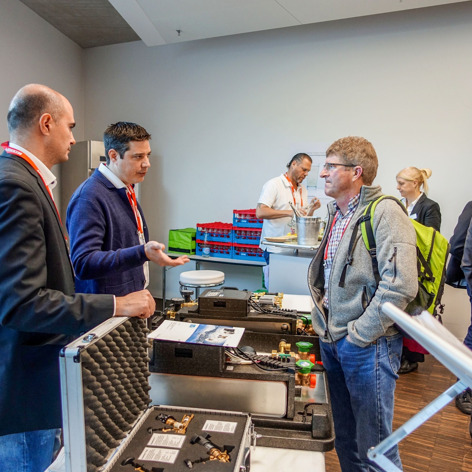 Eindrücke vom Schweizer Planertag in Brugg: Die Digitalisierung bei der Planung und Überwachung stand im Mittelpunkt der Veranstaltung. In den Pausen gab es die Gelegenheit, neue Technik kennenzulernen.