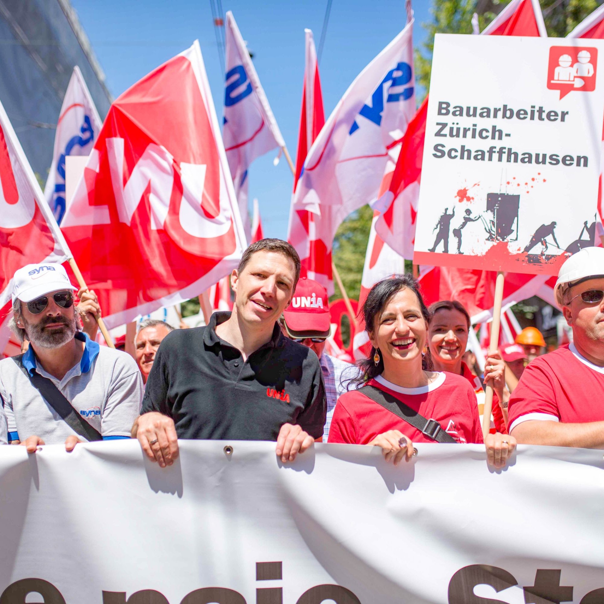 Vania Alleva (zweite von rechts) steht seit 2015 als erste Frau der Gewerkschaft Unia als alleinige Präsidentin vor.