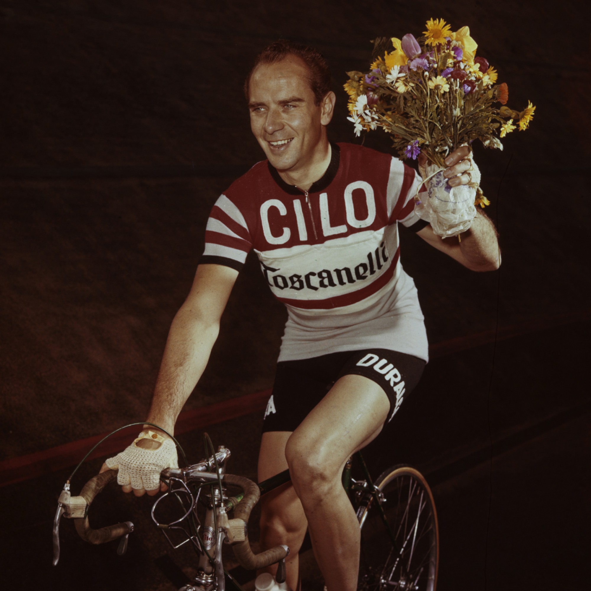 Zwischen 1947 und 1954 gewann Hugo Koblet auf der offenen Rennbahn Oerlikon sämtliche Schweizermeistertitel in der Einerverfolgung. Ein Denkmal beim Rennoval erinnert an den «Pedaleur de Charme».