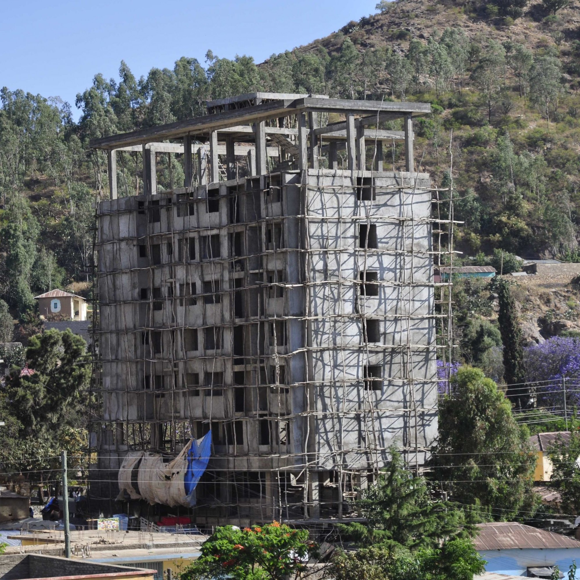 Bauboom in Äthiopien: Hier werden Gerüste aus Holz erstellt. 